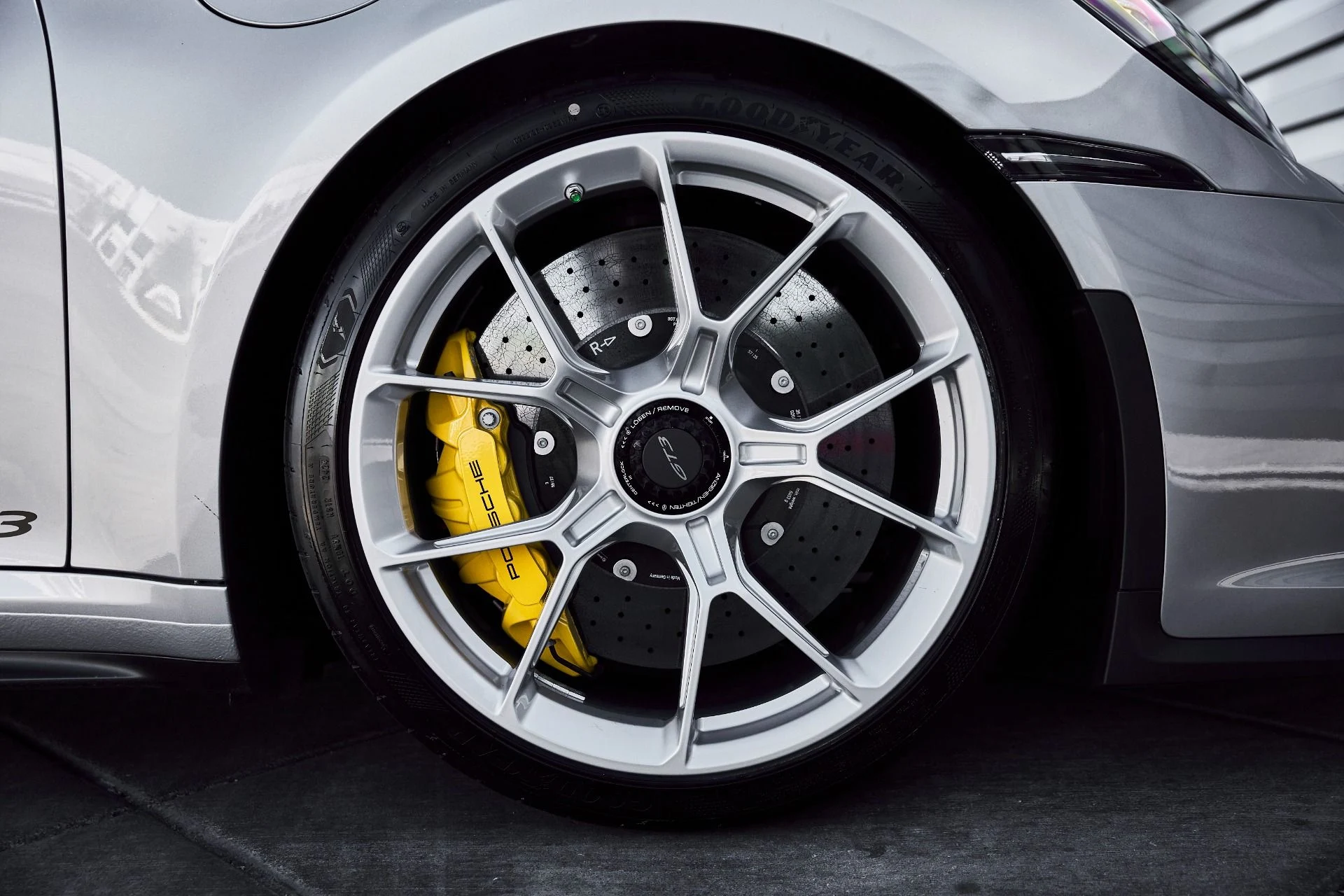 mph022_2387158716_Used_2023_Porsche_911_GT_3_1776823157_3b1cf618d3