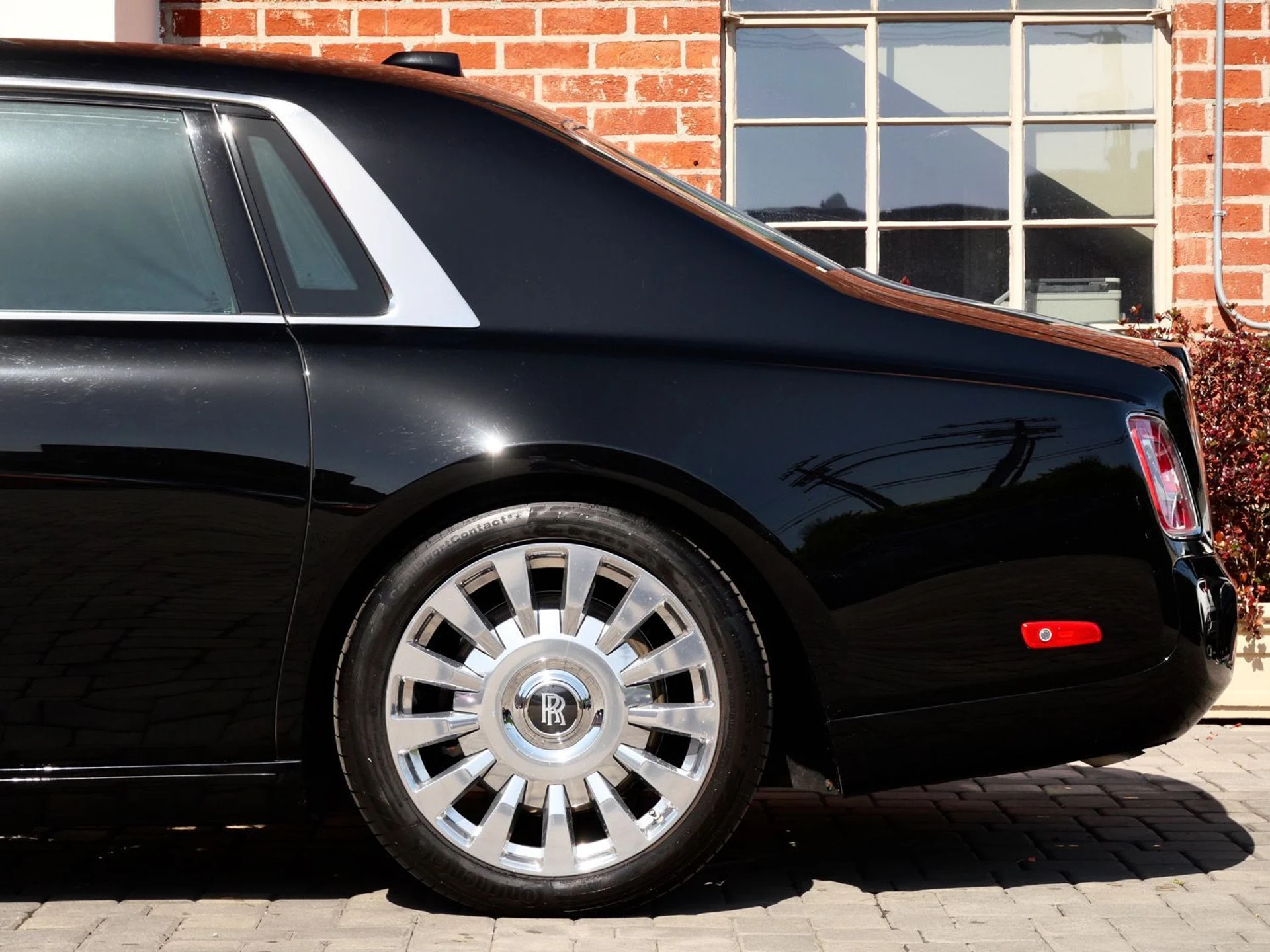 mph022_2390479051_b5e94774ebc8b44179483a5a18346fbbx_00f4b23ad9