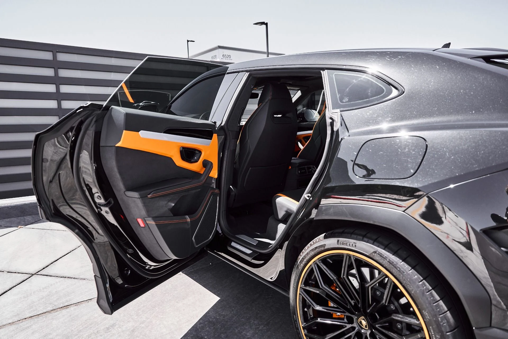 mph022_2392063032_Used_2025_Lamborghini_Urus_SE_1779991994_9e31ec0a19