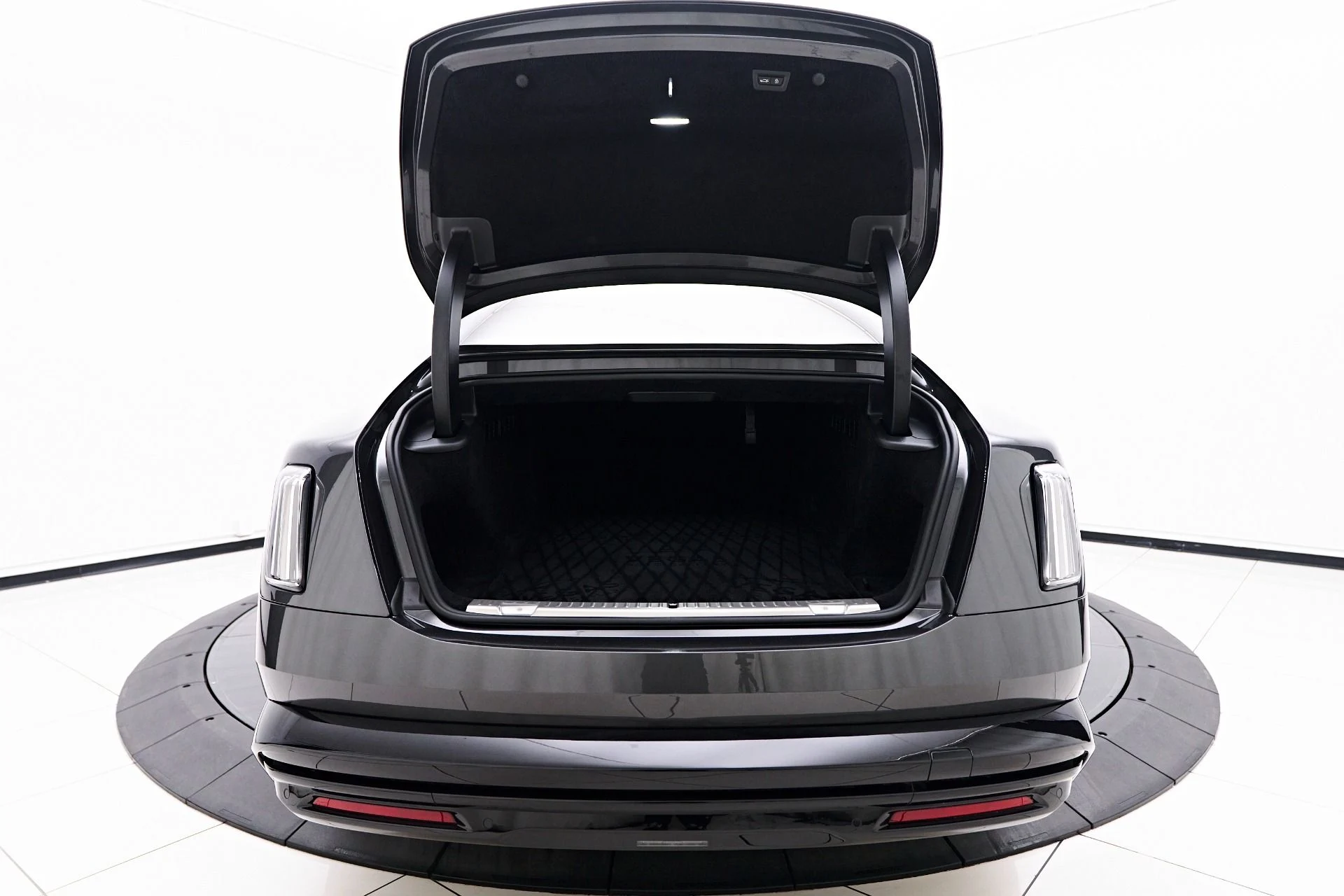 mph022_2392520987_Used_2025_Rolls_Royce_Spectre_1755107741_41d7d4b2f3