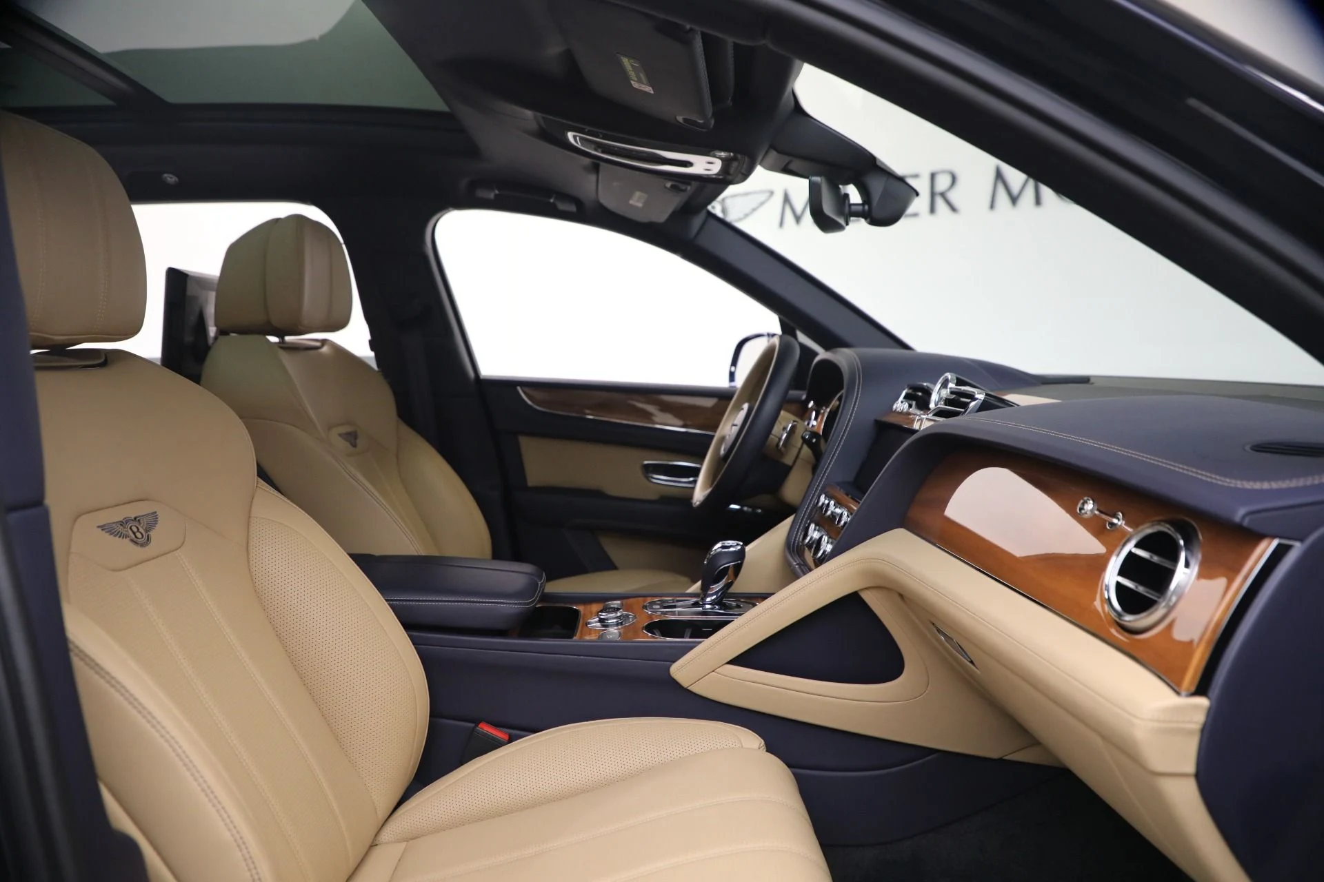 mph022_2395279578_Used_2024_Bentley_Bentayga_EWB_V8_1768588174_9db344e54f