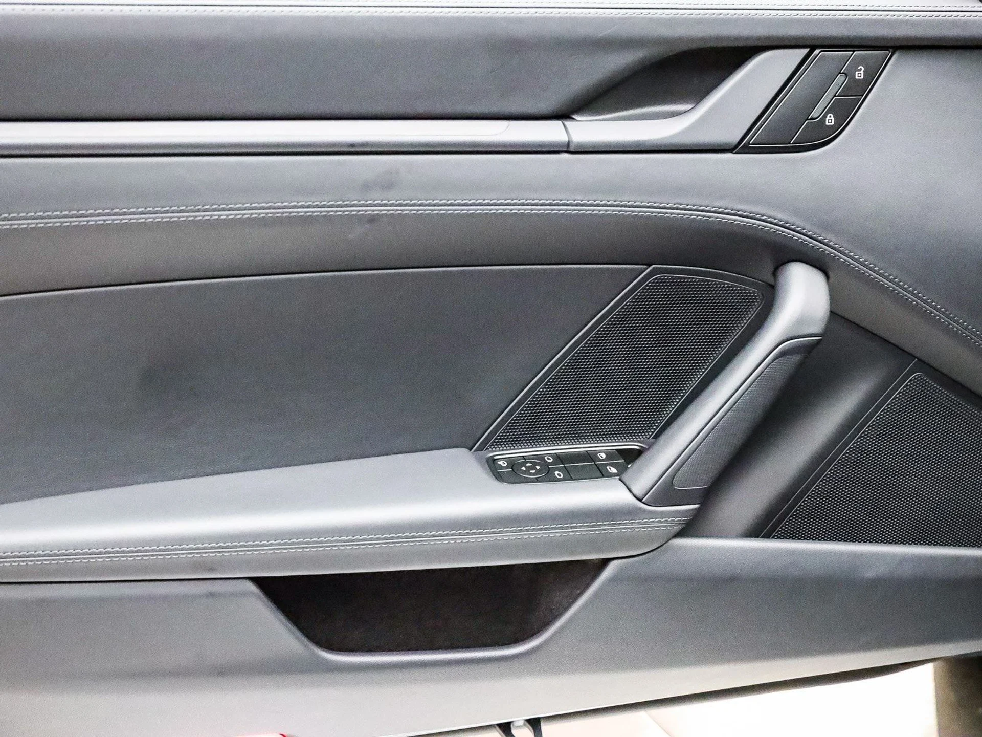 mph022_2414523997_9ec695da39f498f22640c276c5a3d852x_372284637b