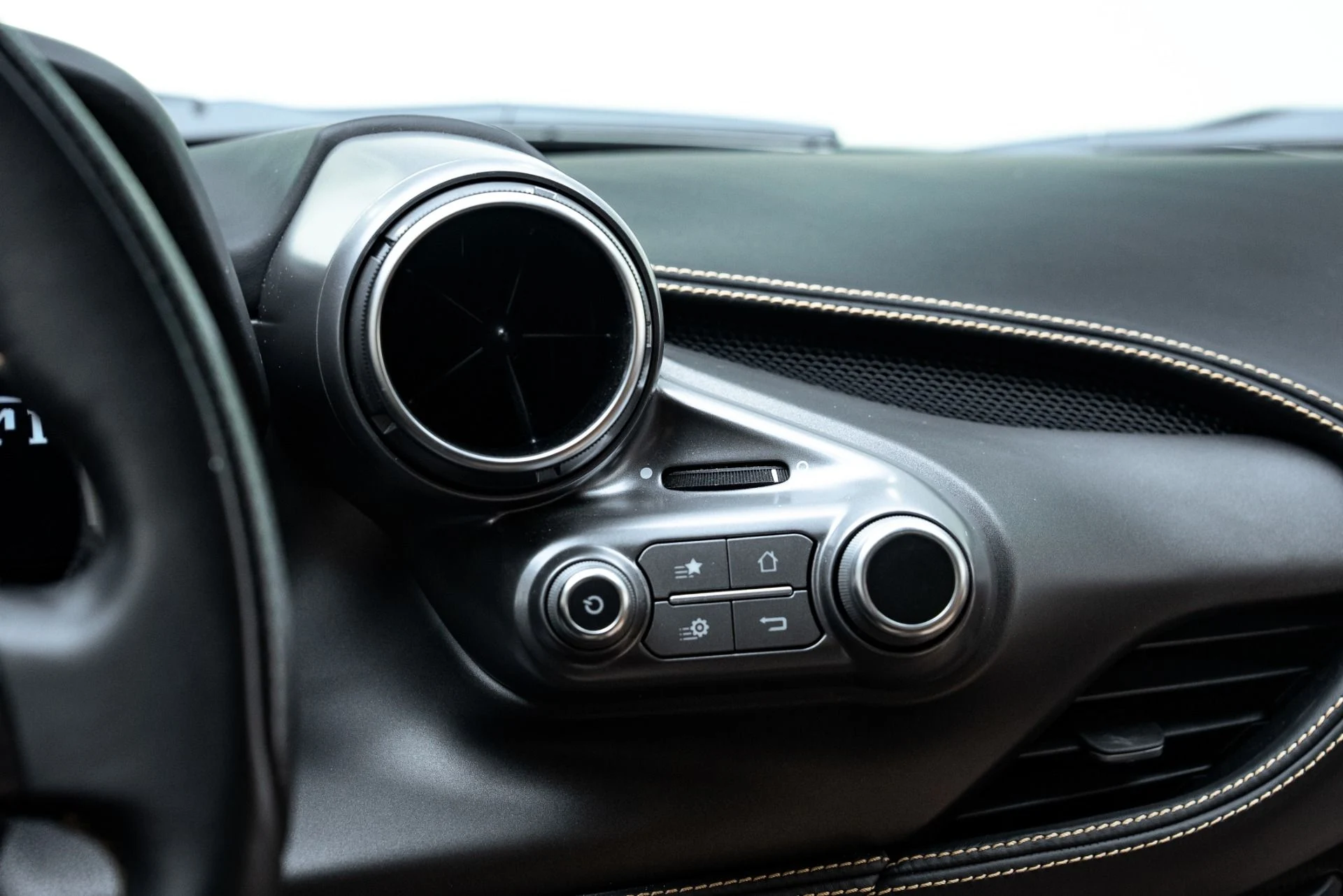 mph022_2417425550_Used_2022_Ferrari_F8_Tributo_1775088257_442b189faf