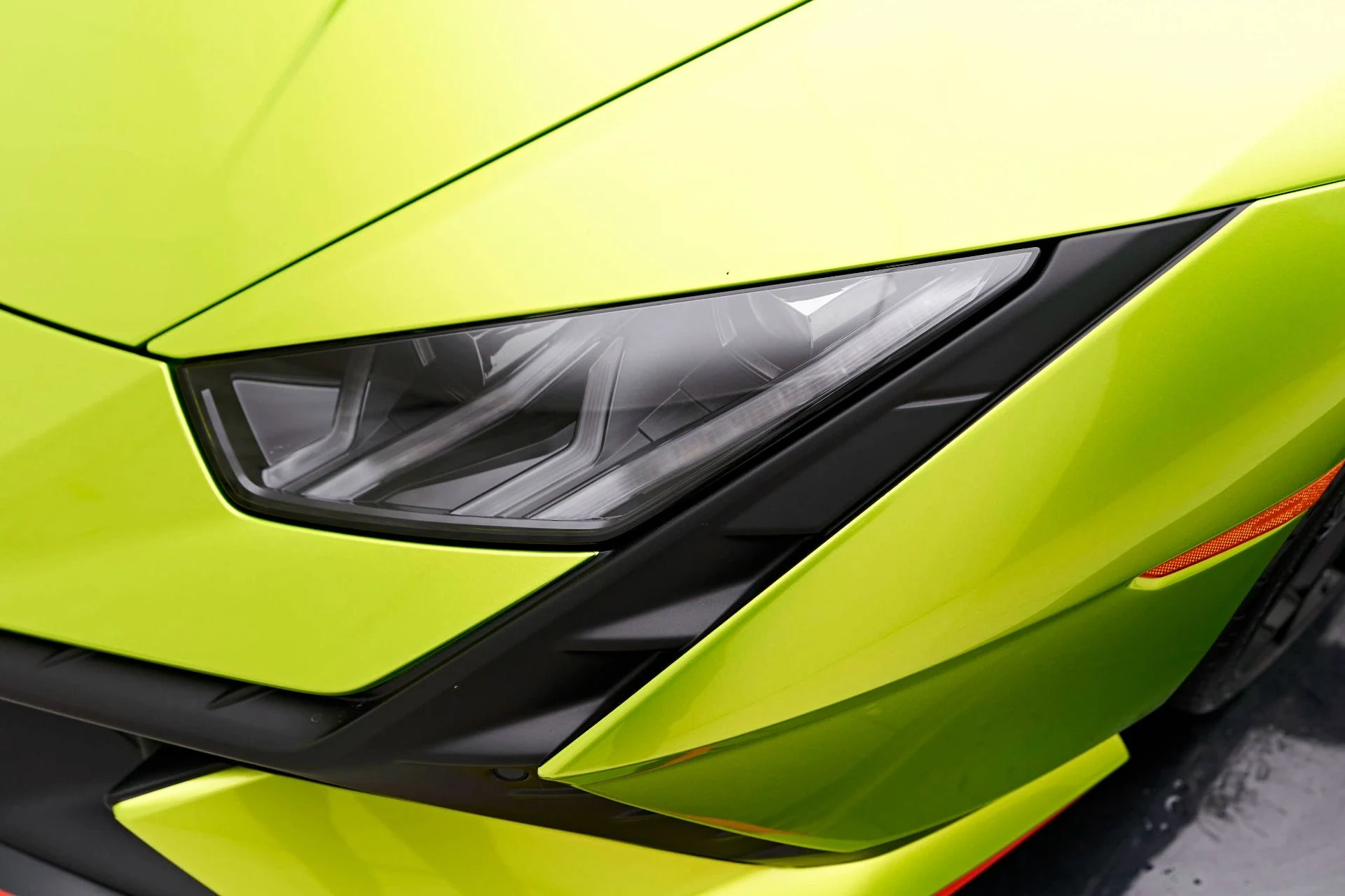 mph022_2418516322_Used_2023_Lamborghini_Huracan_Tecnica_Base_1715640571_a06c4a999f