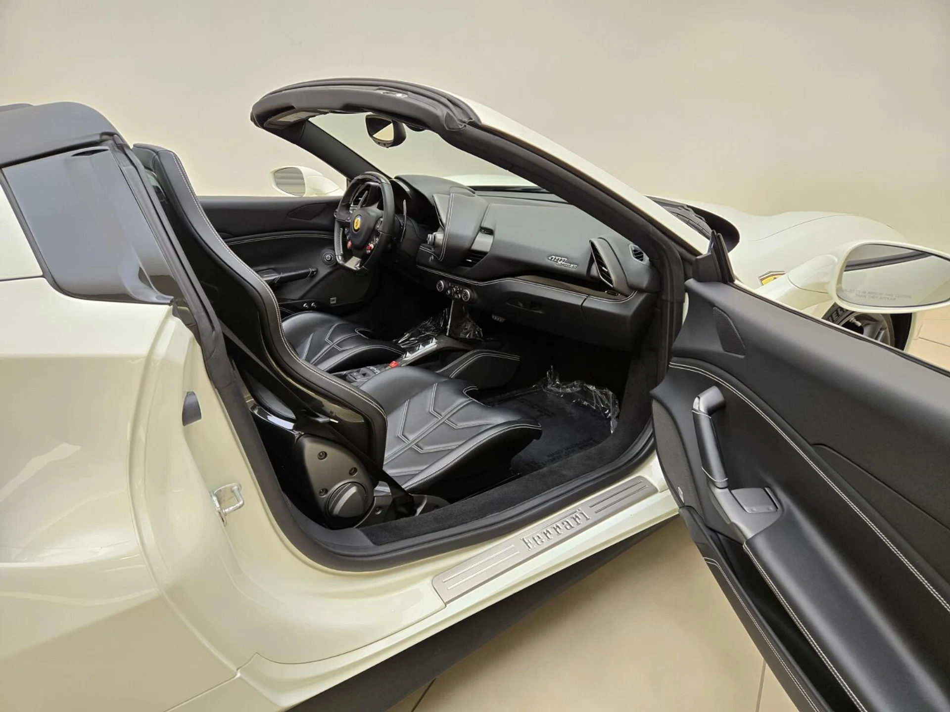 mph022_2418907440_Used_2019_Ferrari_488_Spider_1761634742_1198f73fb2