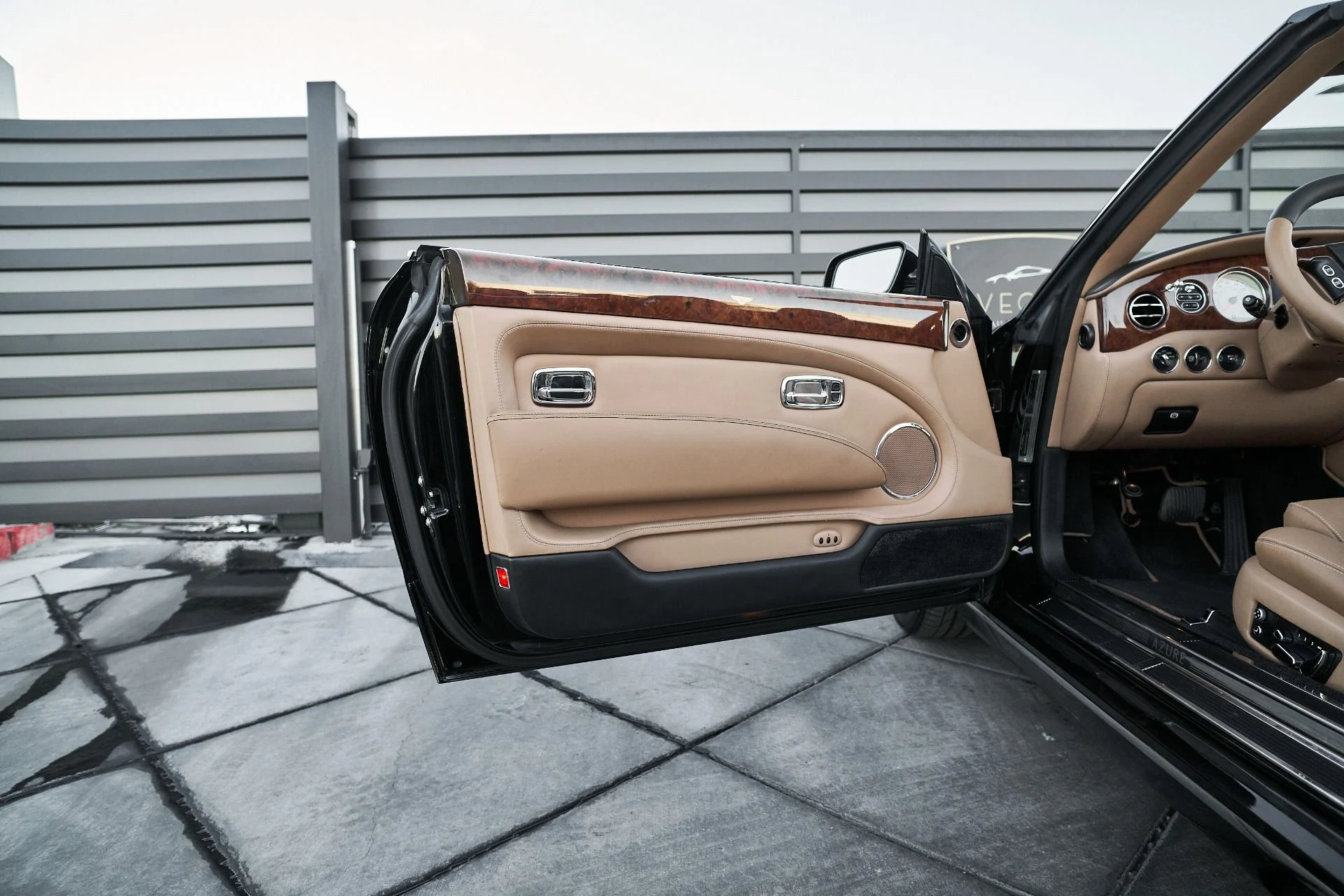 mph022_2419042081_Used_2009_Bentley_Azure_Base_1765906141_981409c86d