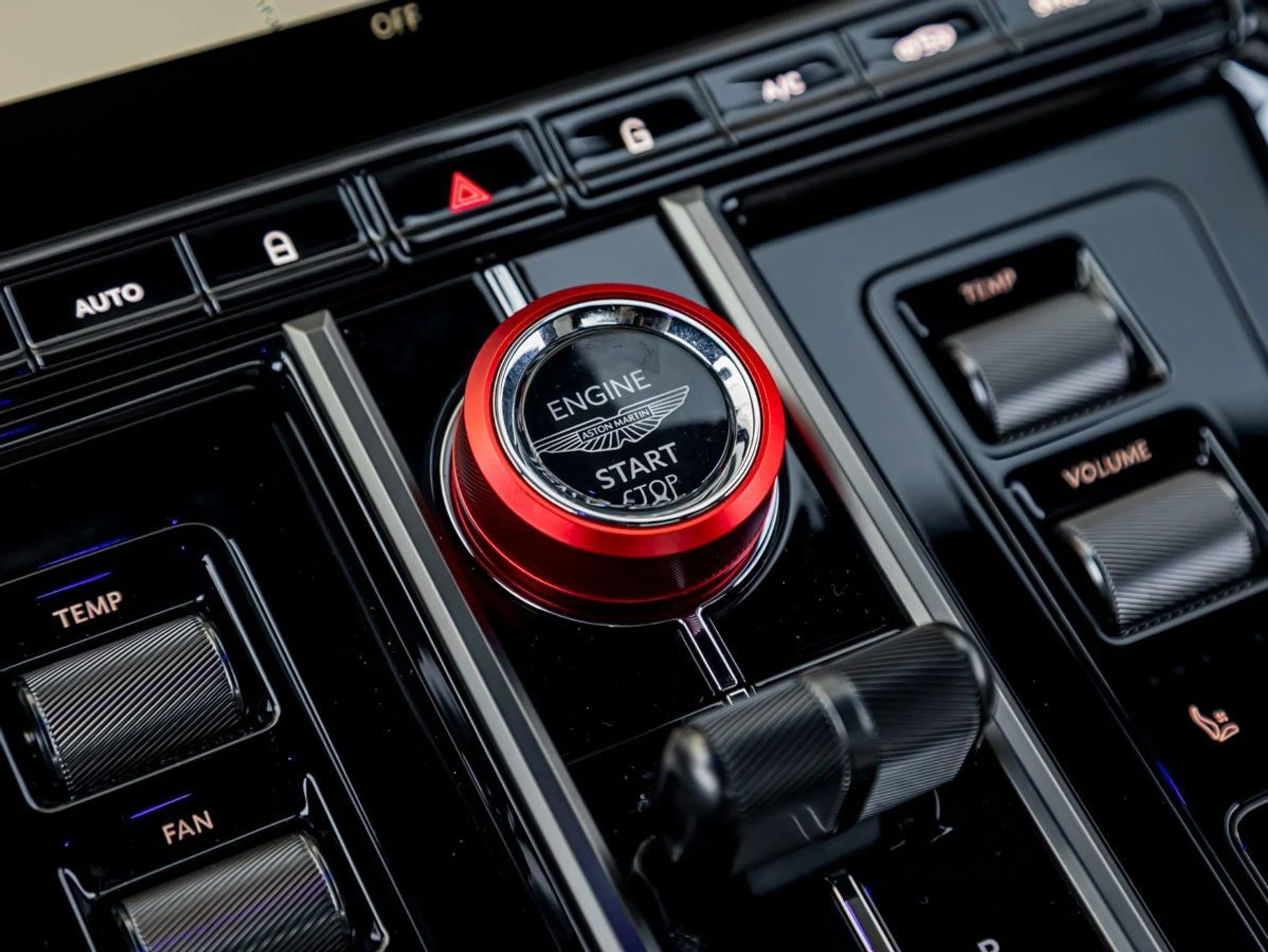 mph022_2420534955_23_f844a555b8