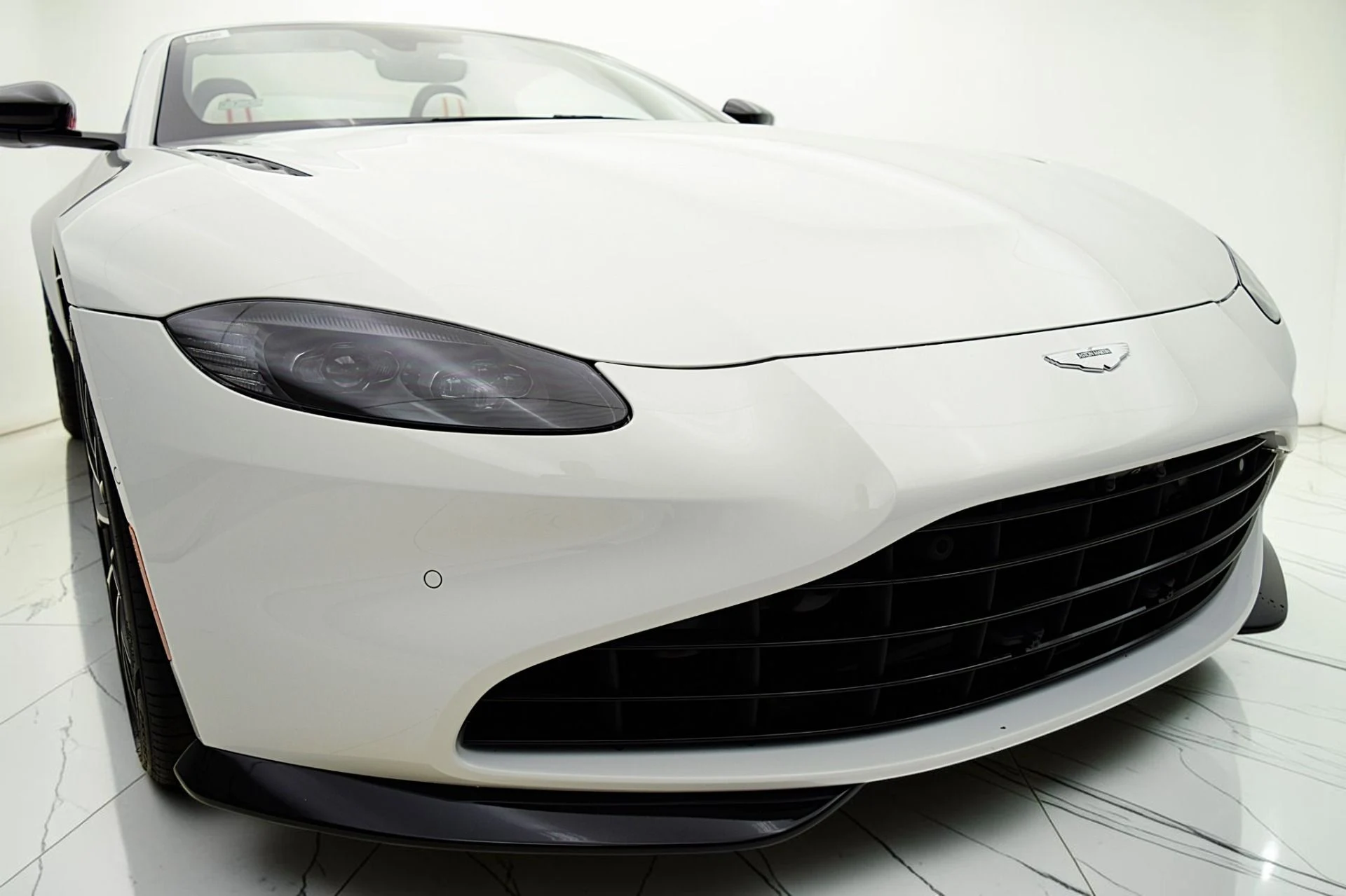 mph022_2423461067_Used_2023_Aston_Martin_Vantage_Roadster_d3a91eed1d