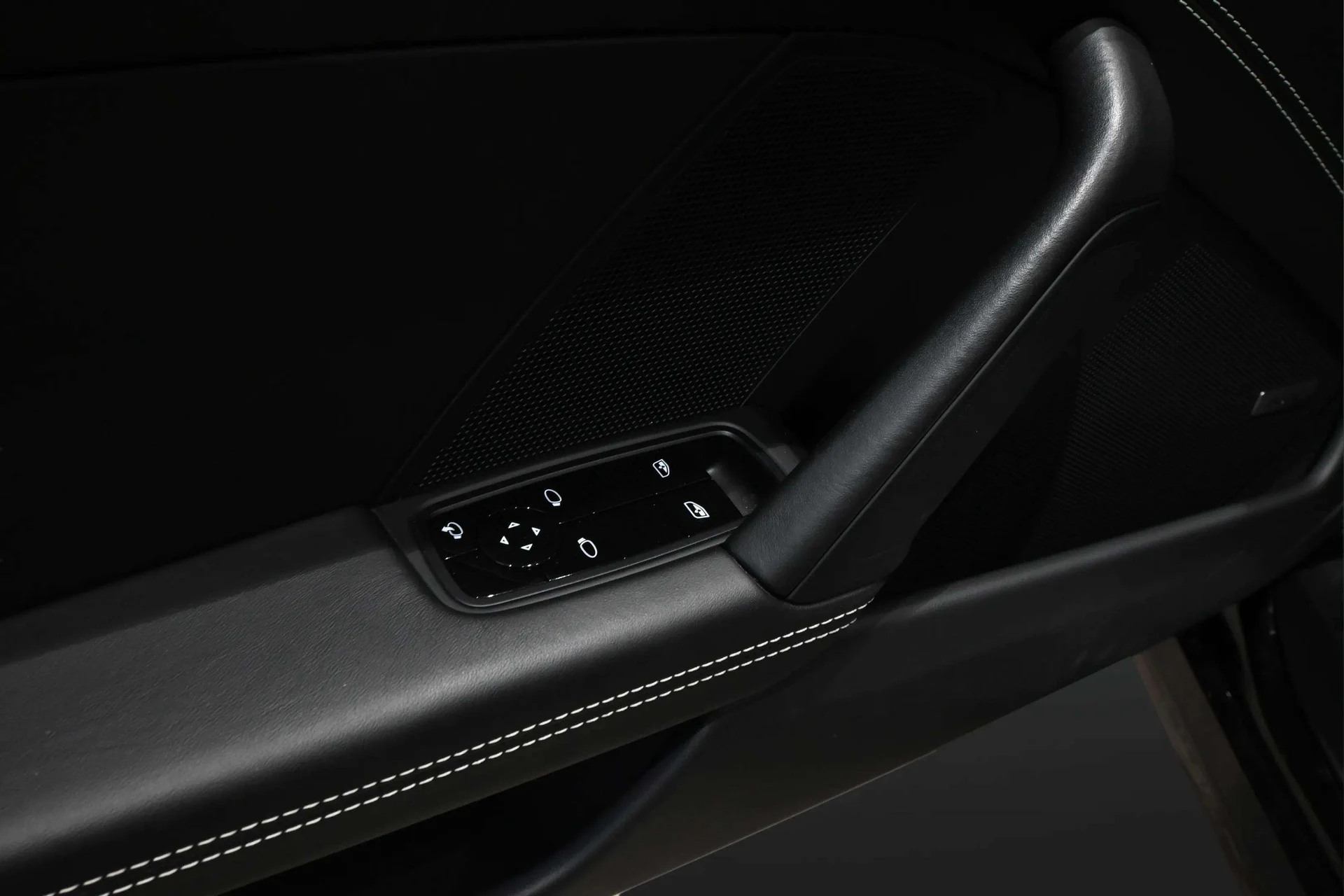 mph022_2423572215_74b02a45_47b4_4347_8c54_a5b2591ec38c_ec4a48d709