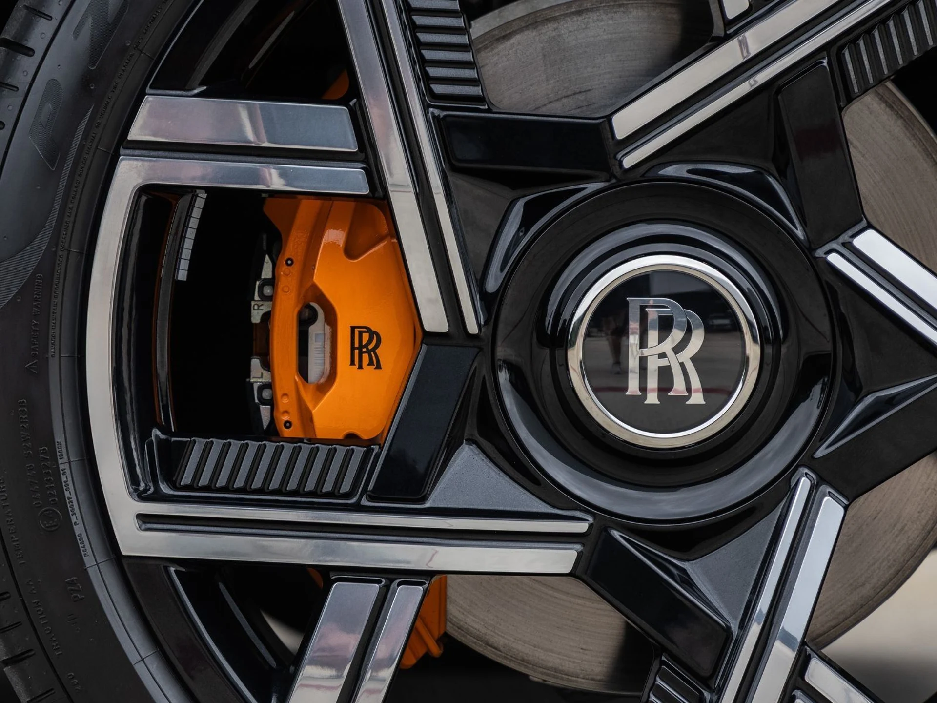 mph022_2427789846_23_f764eef07e