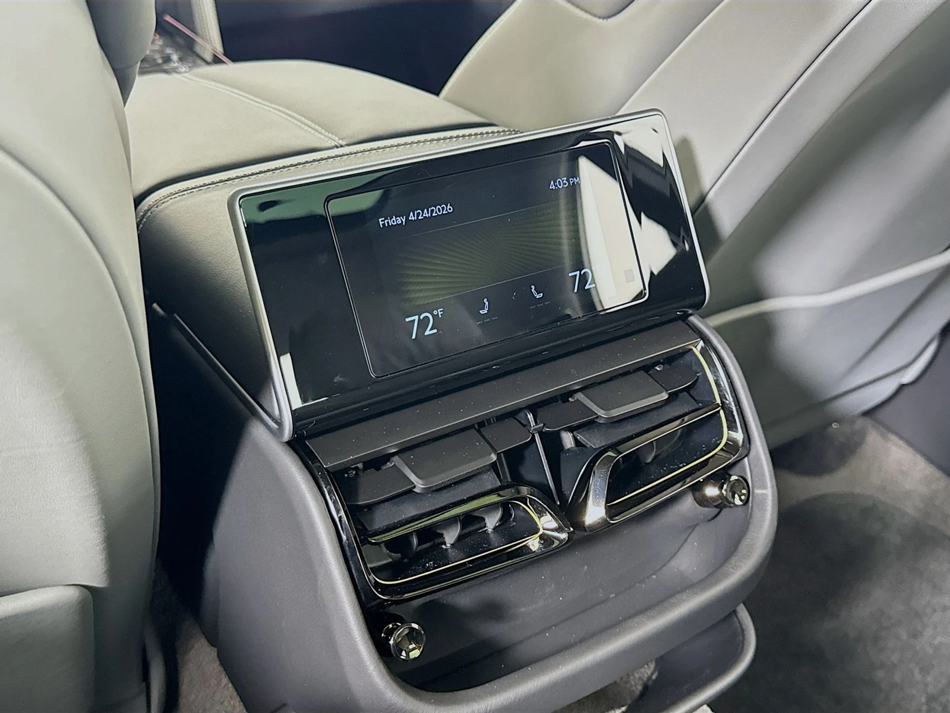 mph022_243358110_d18bf9e39944e8d68f21fc493bc05723x_8879e79a79