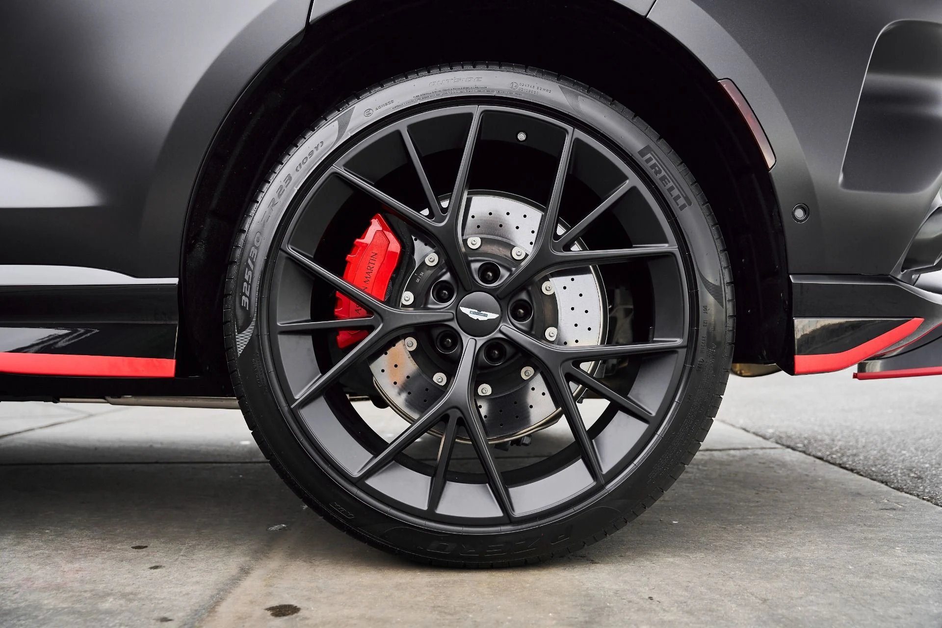 mph022_243566561_Used_2025_Aston_Martin_DBX_707_1766785307_7aba5a7805