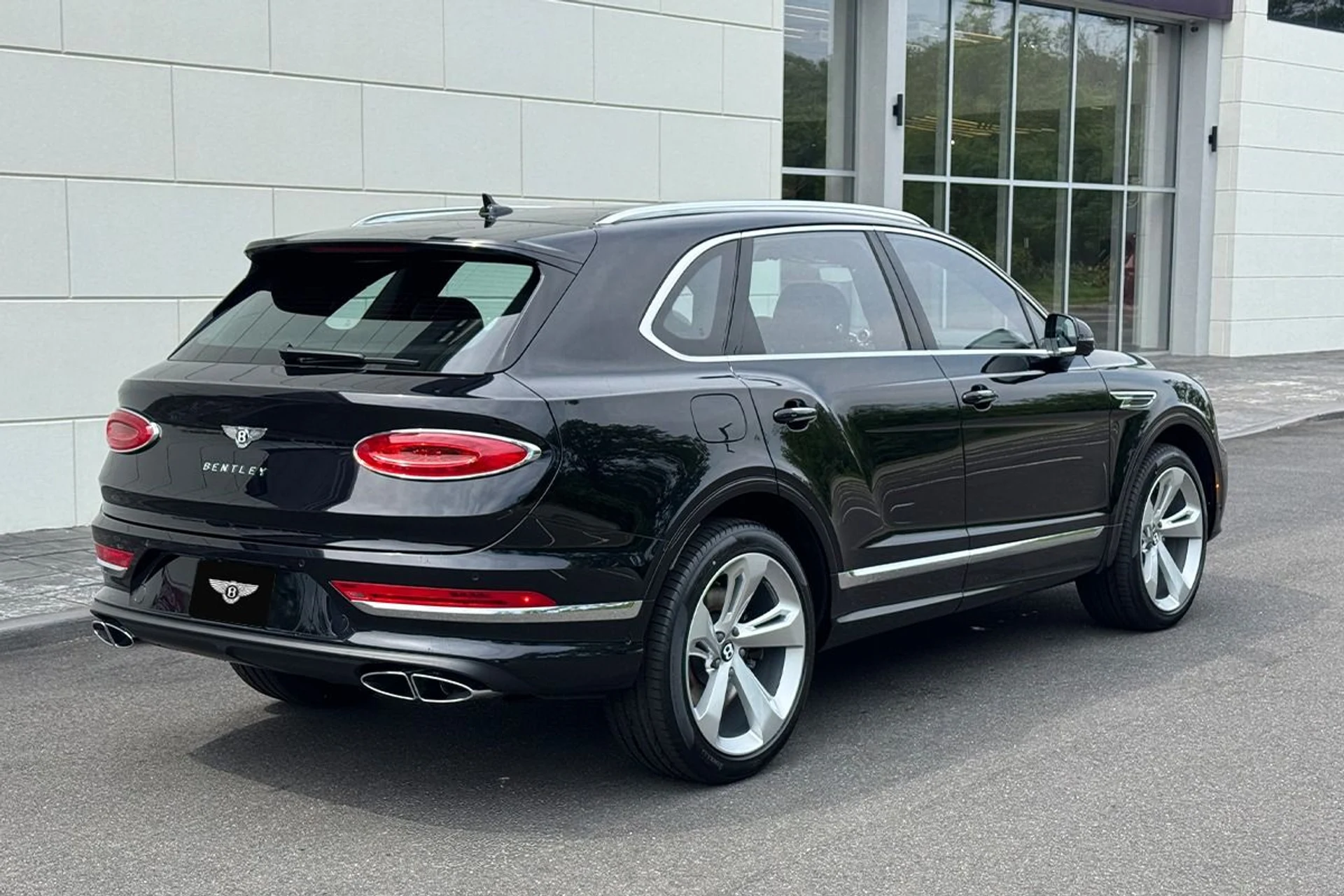 mph022_2436679878_New_2025_Bentley_Bentayga_V8_1749227501_ee8e226a77