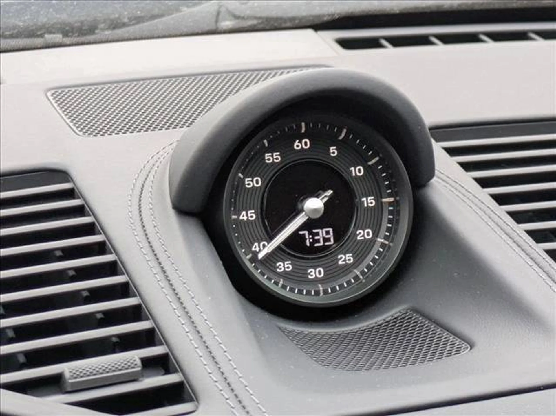 mph022_2438403214_b861259b7ec7ba3b3bf74690d96f8054x_61c9bce59e