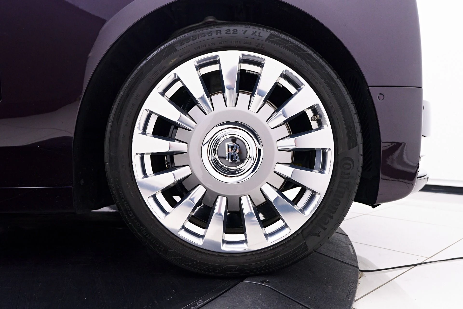 mph022_2447587645_Used_2019_Rolls_Royce_Phantom_Base_1747772635_10f1bb6f2c