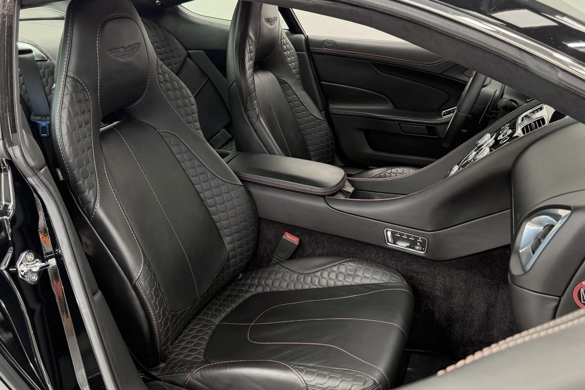 mph022_2449684550_Used_2016_Aston_Martin_Vanquish_V12_Power_Low_Miles_Hourglass_Quilting_1784928754_ff929985a9