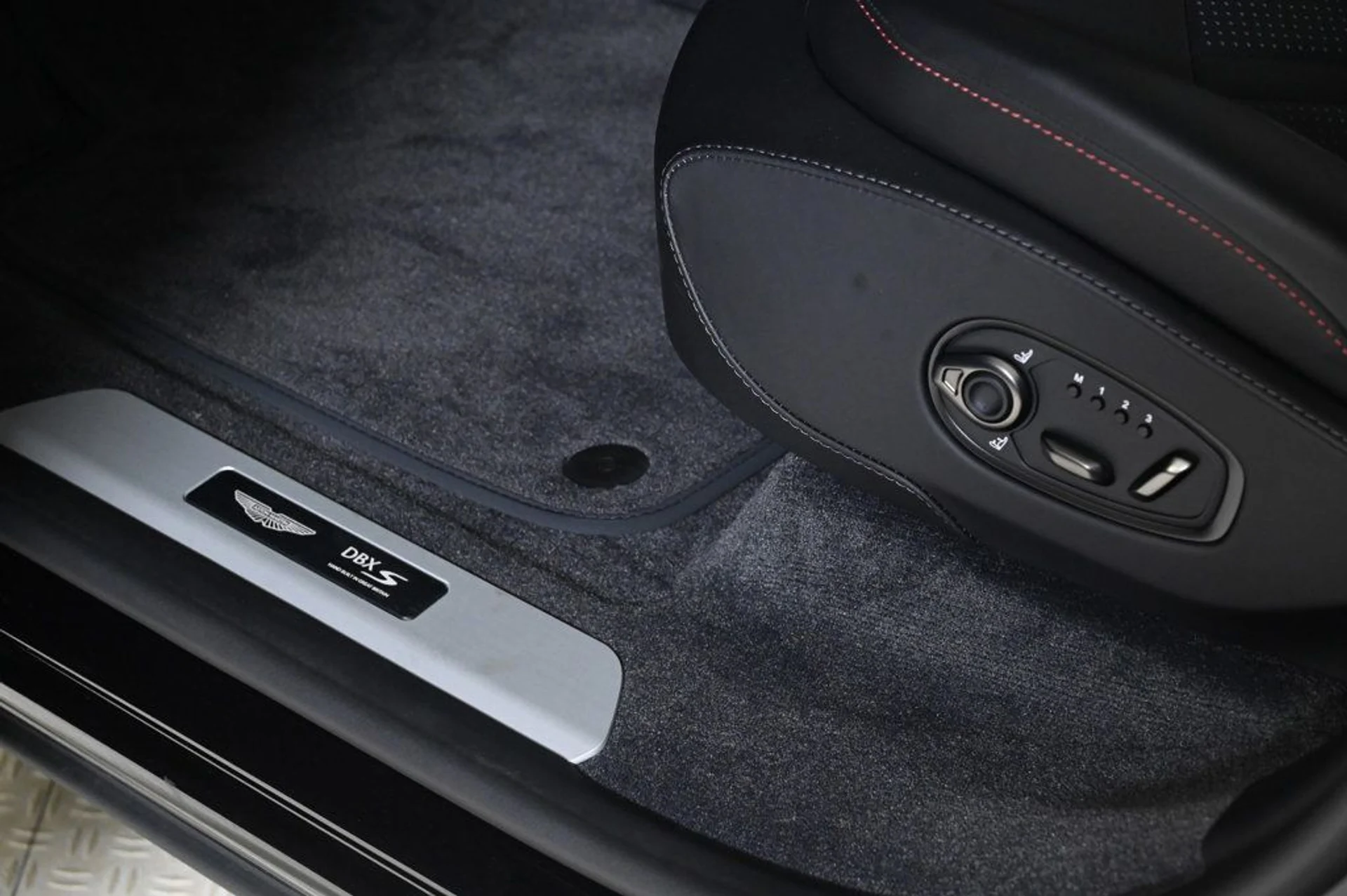 mph022_2460567093_new_2026_aston_martin_dbx_sawd_11350_22964208_22_1024_ff4bfbc720