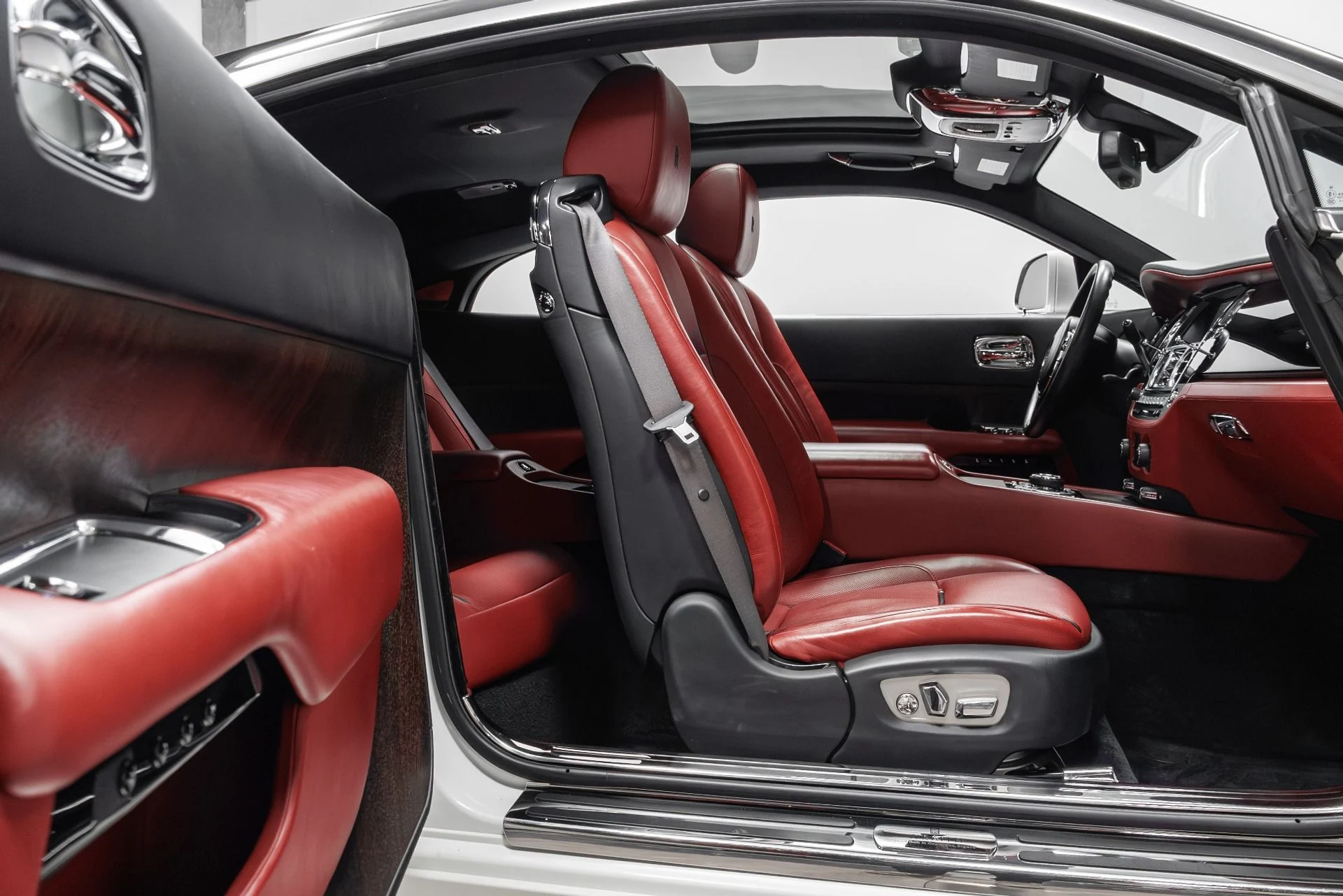 mph022_2463882659_Used_2014_Rolls_Royce_Wraith_1768708128_f0bcb8eccd