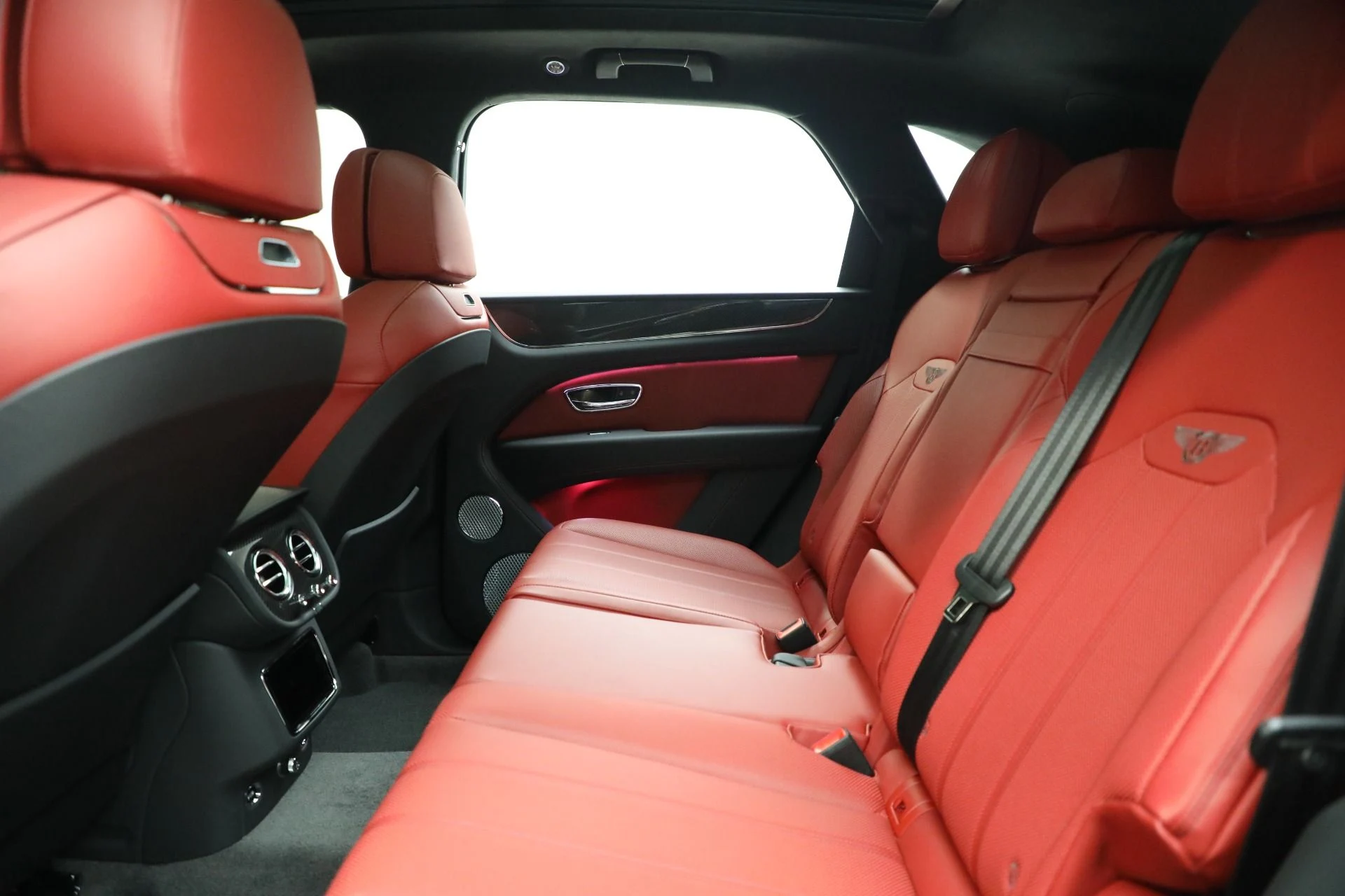 mph022_2472347147_New_2025_Bentley_Bentayga_V8_358d1da8e9