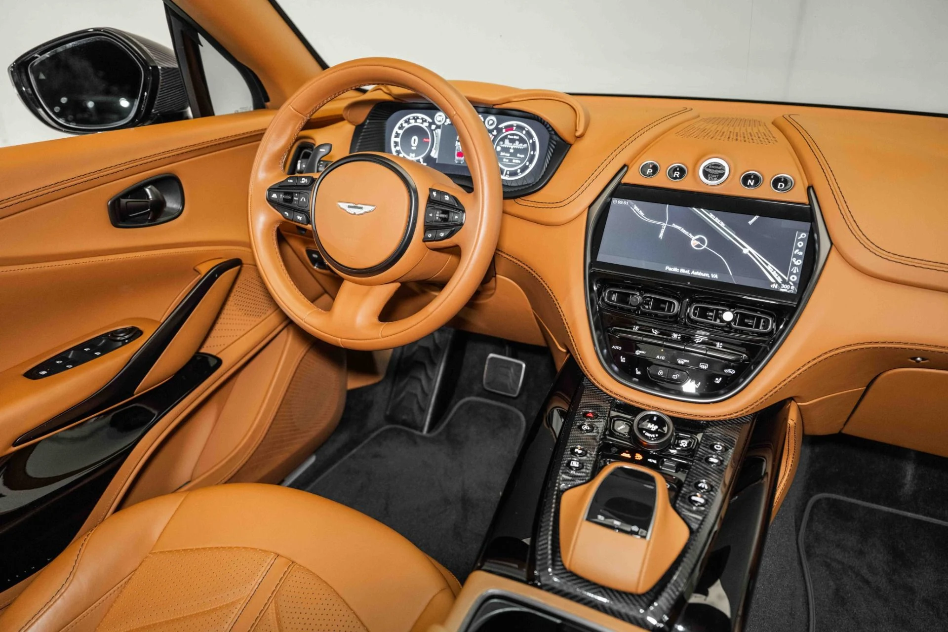 mph022_2479485911_Used_2023_Aston_Martin_DBX_707_1720795210_6276de2aa6