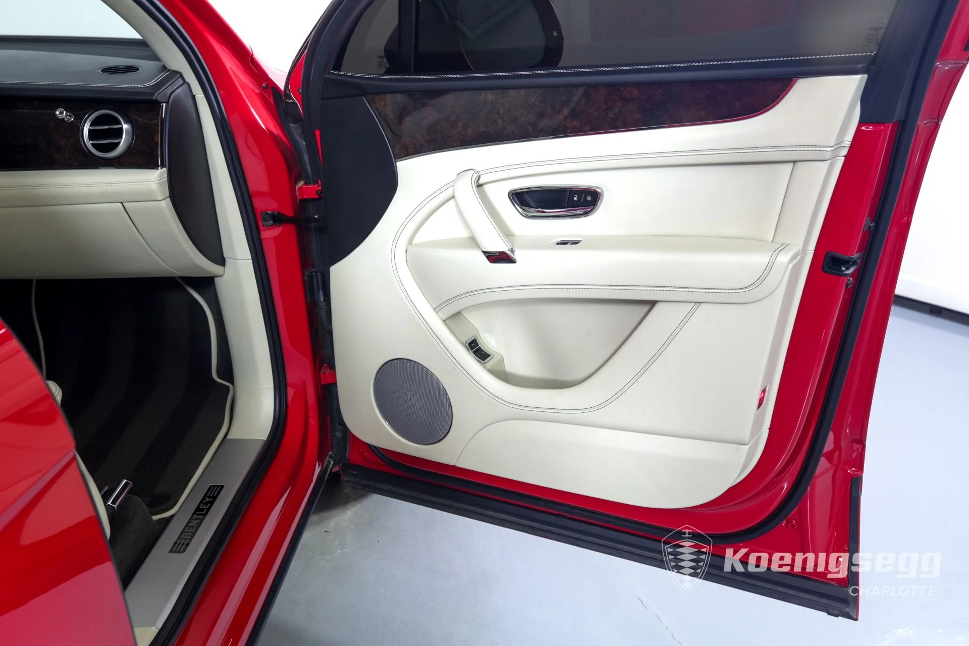 mph022_2482655562_Used_2018_Bentley_Bentayga_Onyx_Edition_1673032642_be889b7625