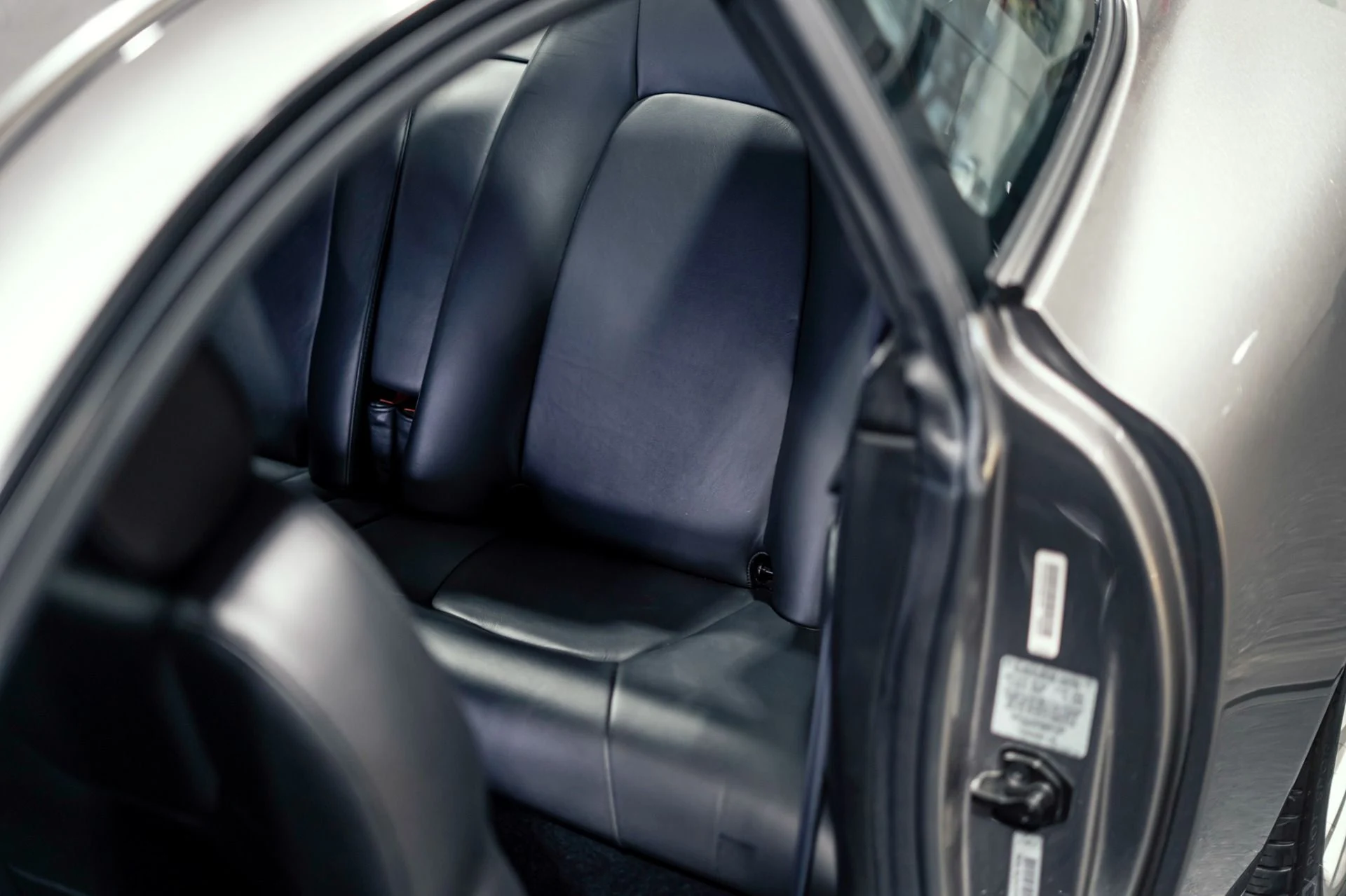 mph022_2485713455_Used_2003_Aston_Martin_V12_Vanquish_1778694278_3675840280