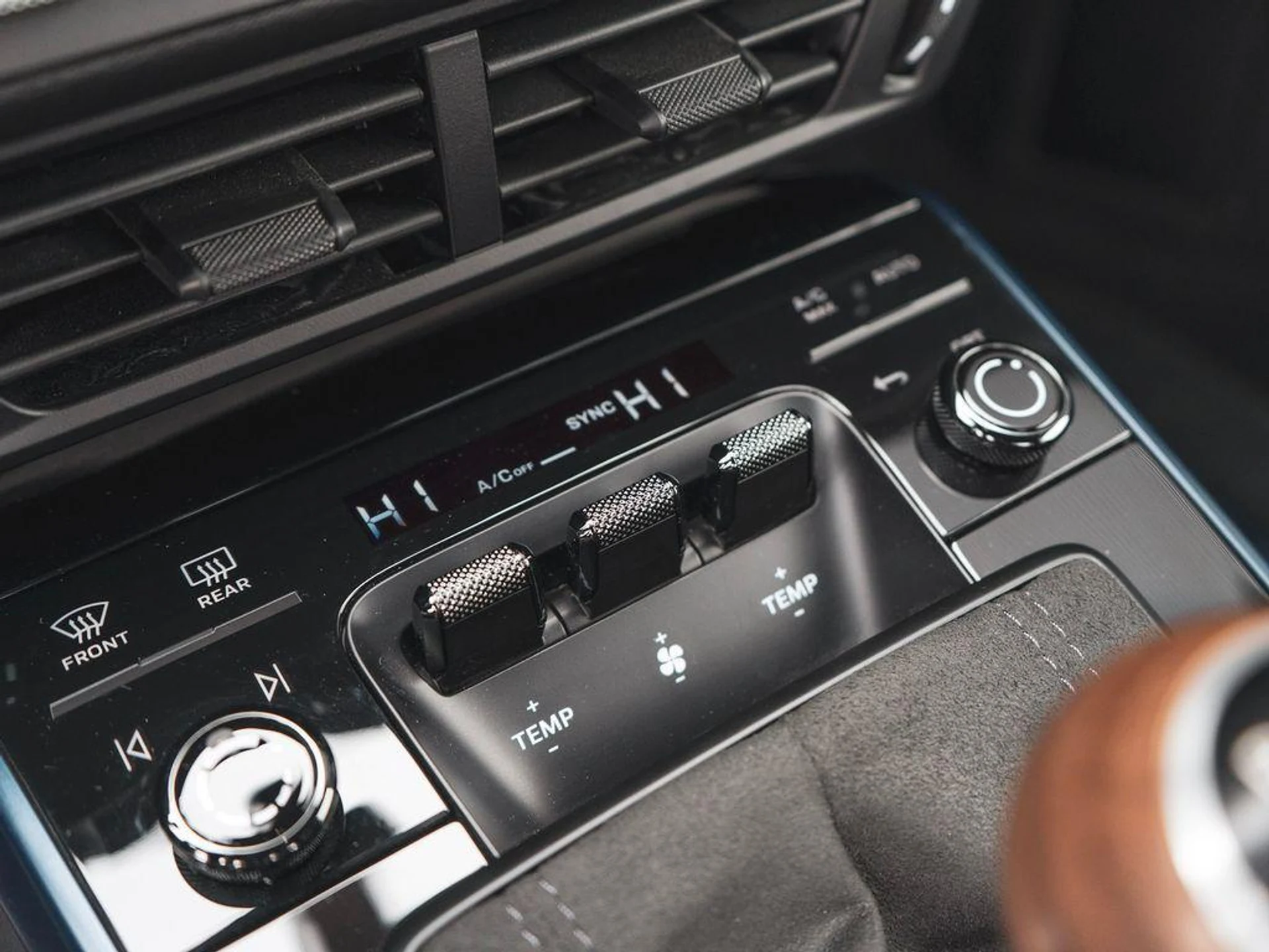 mph022_2496575063_h_W_Jtk_YM_7ic1_TAGWT_5d_T68_Qw_Ly_I_293325e2cc