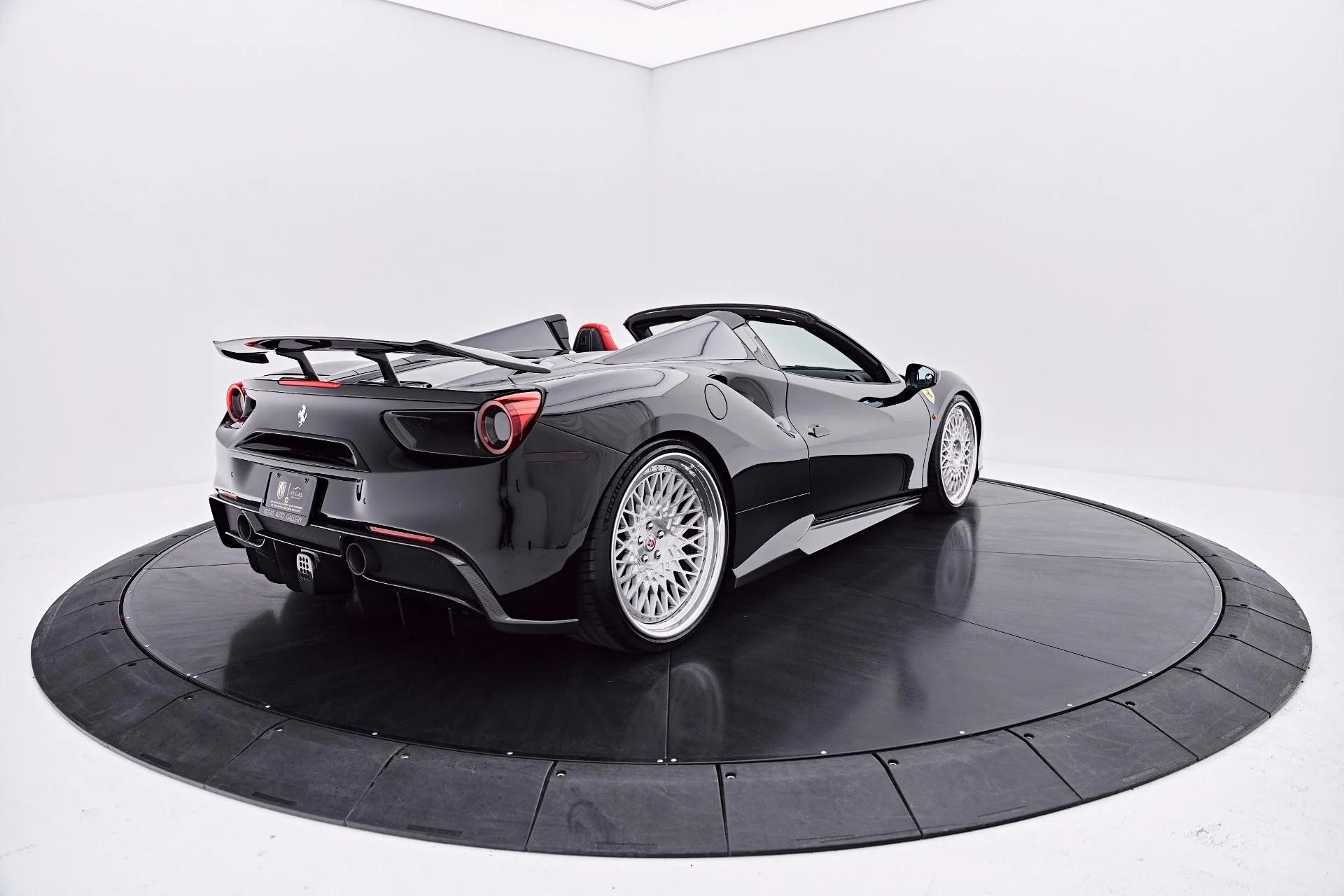 mph022_2499861742_Used_2018_Ferrari_488_Spider_Base_1786671617_17c68e18a3