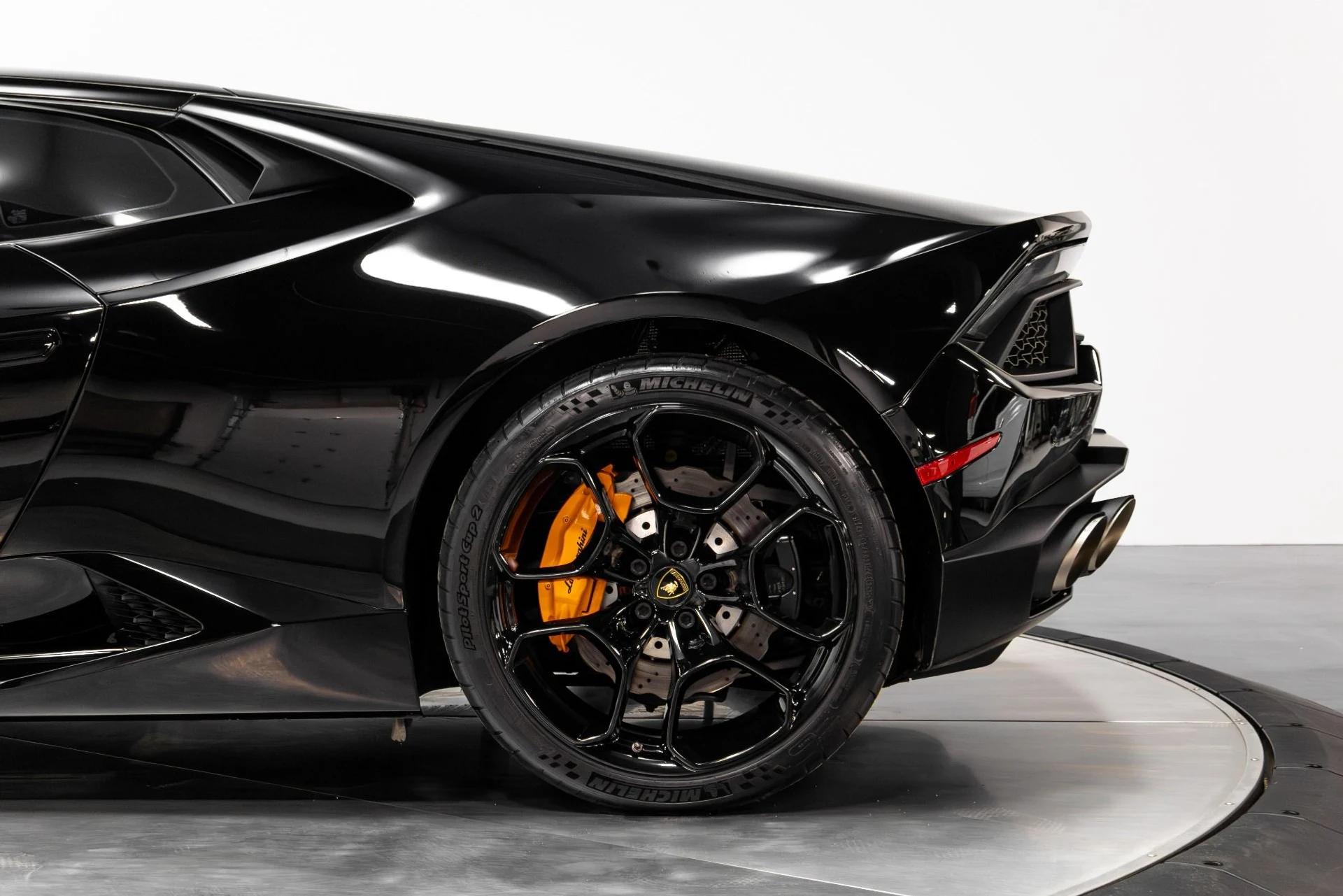 mph022_2503297648_Used_2017_Lamborghini_Huracan_LP_580_2_1771545979_5edeb4e679