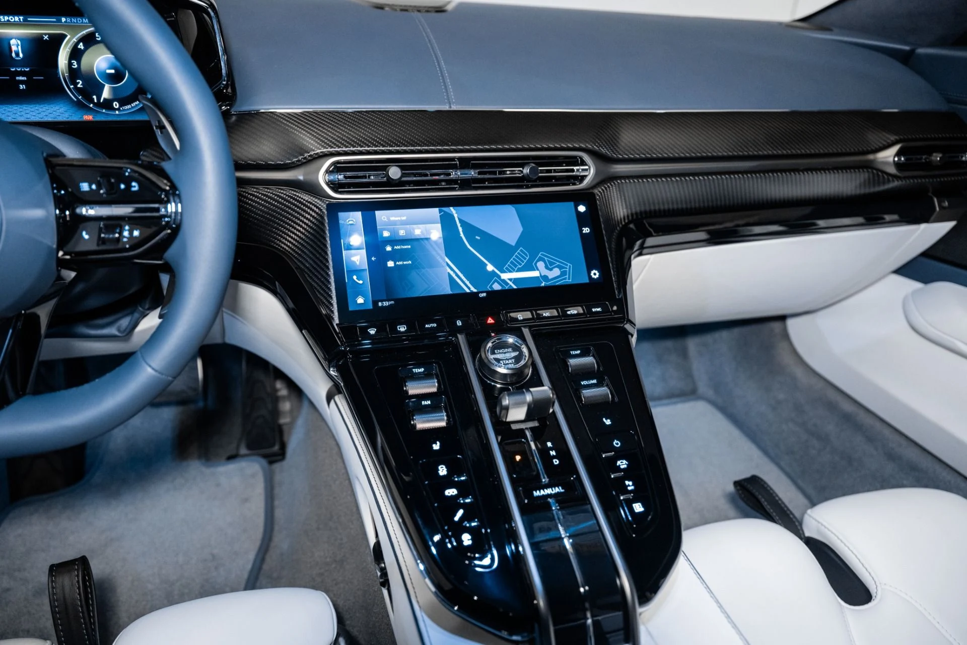 mph022_2504027926_Used_2025_Aston_Martin_Vantage_Coupe_1741617065_31e43b989d