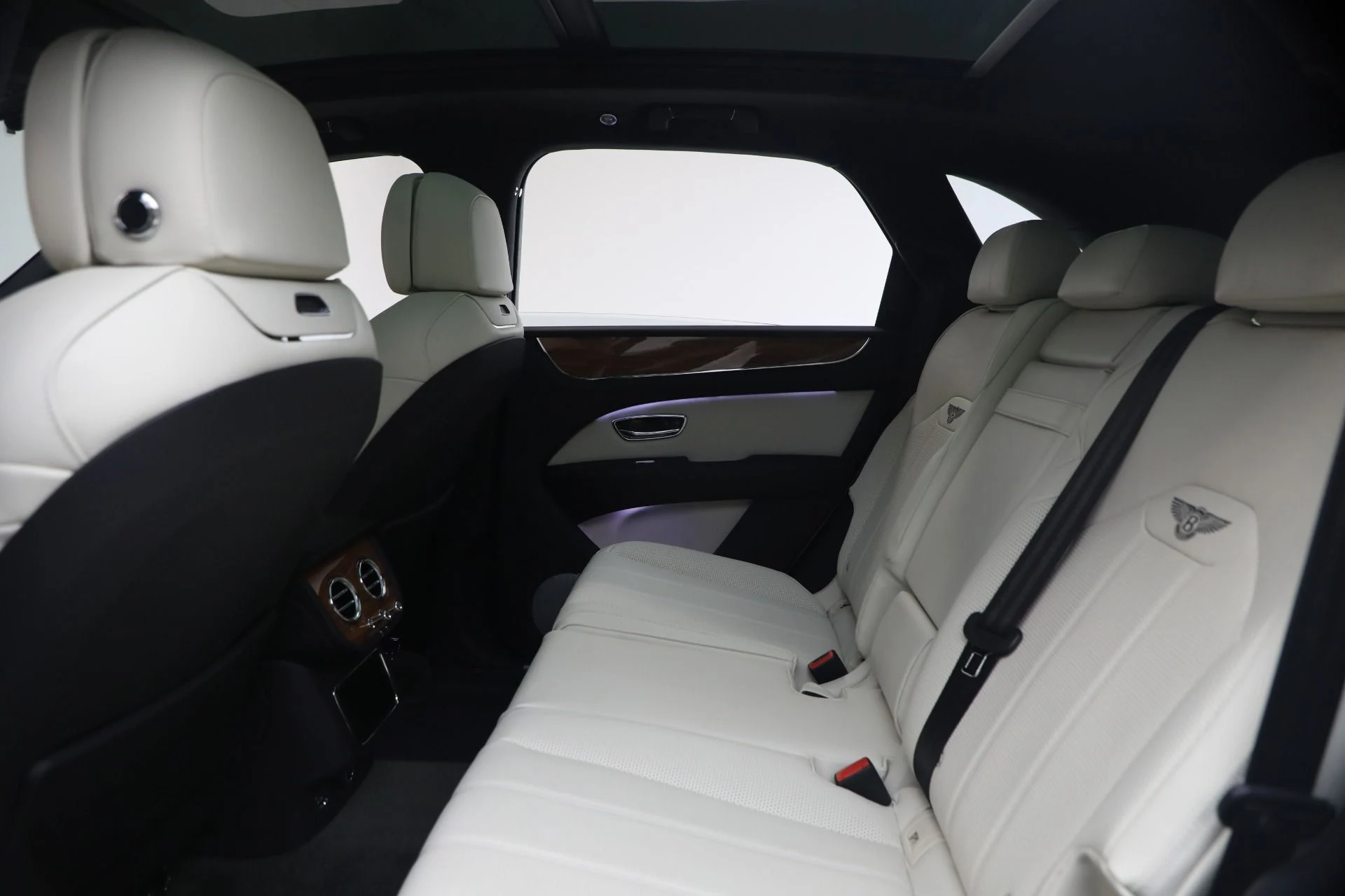 mph022_2506720335_Used_2023_Bentley_Bentayga_V8_1770421584_549bf62bf6