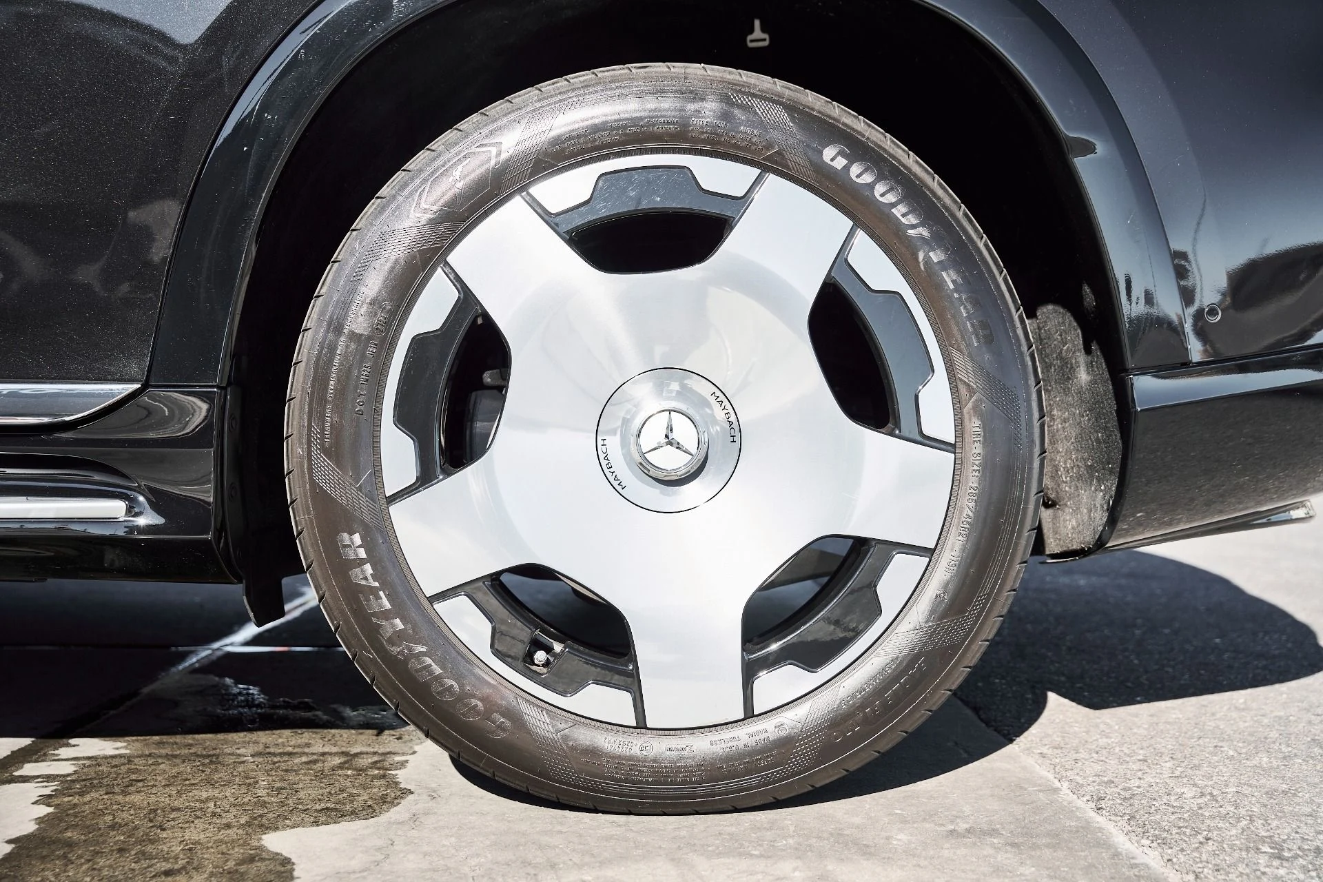 mph022_2513695195_Used_2025_Mercedes_Benz_EQS_Maybach_EQS_680_1770508795_1586fafd96