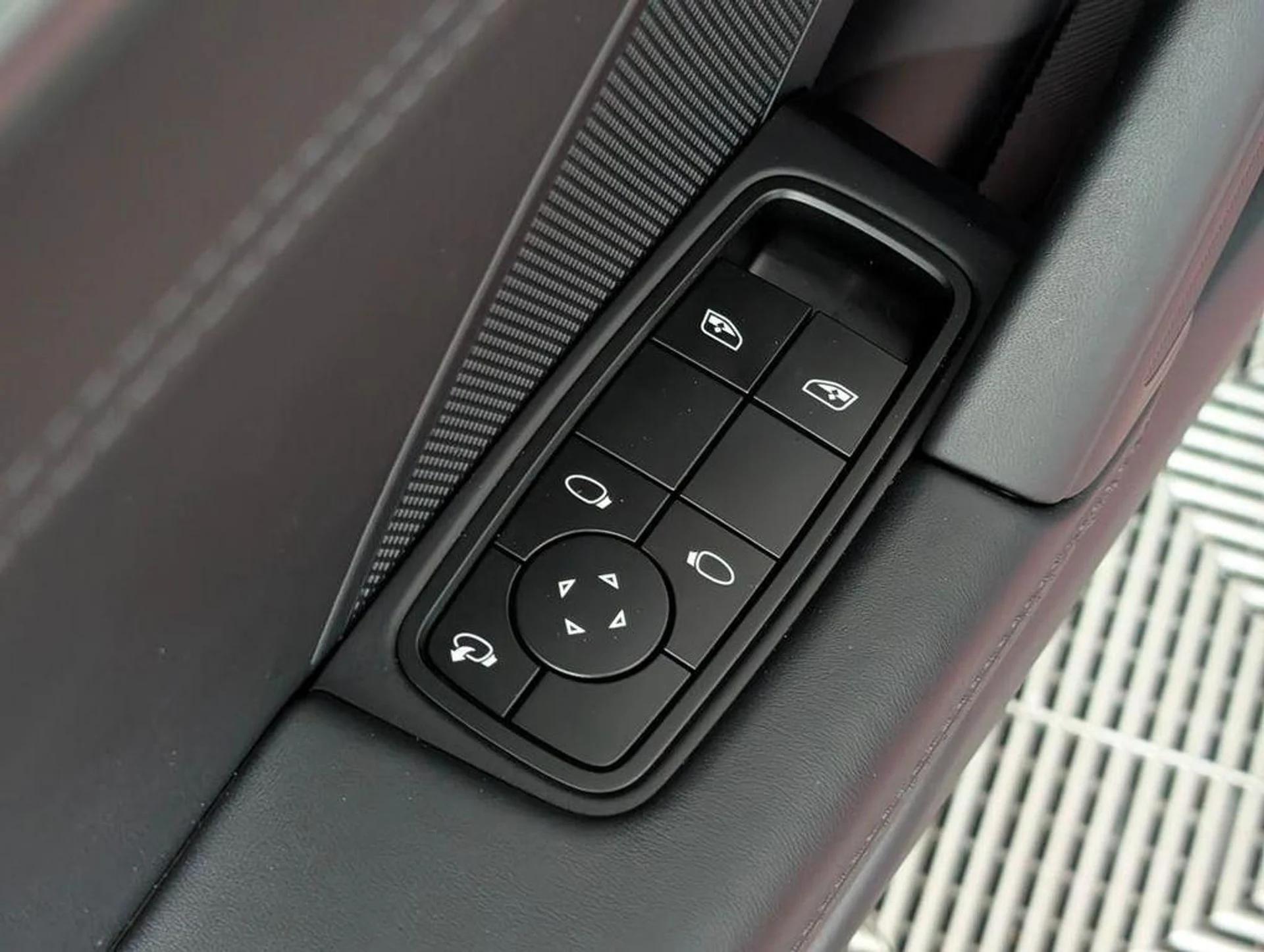 mph022_2522337608_r_O5v_B_Bq_Smg6_Ag_Uav_Lrj_QS_6_YC_Uo_f2515a0323