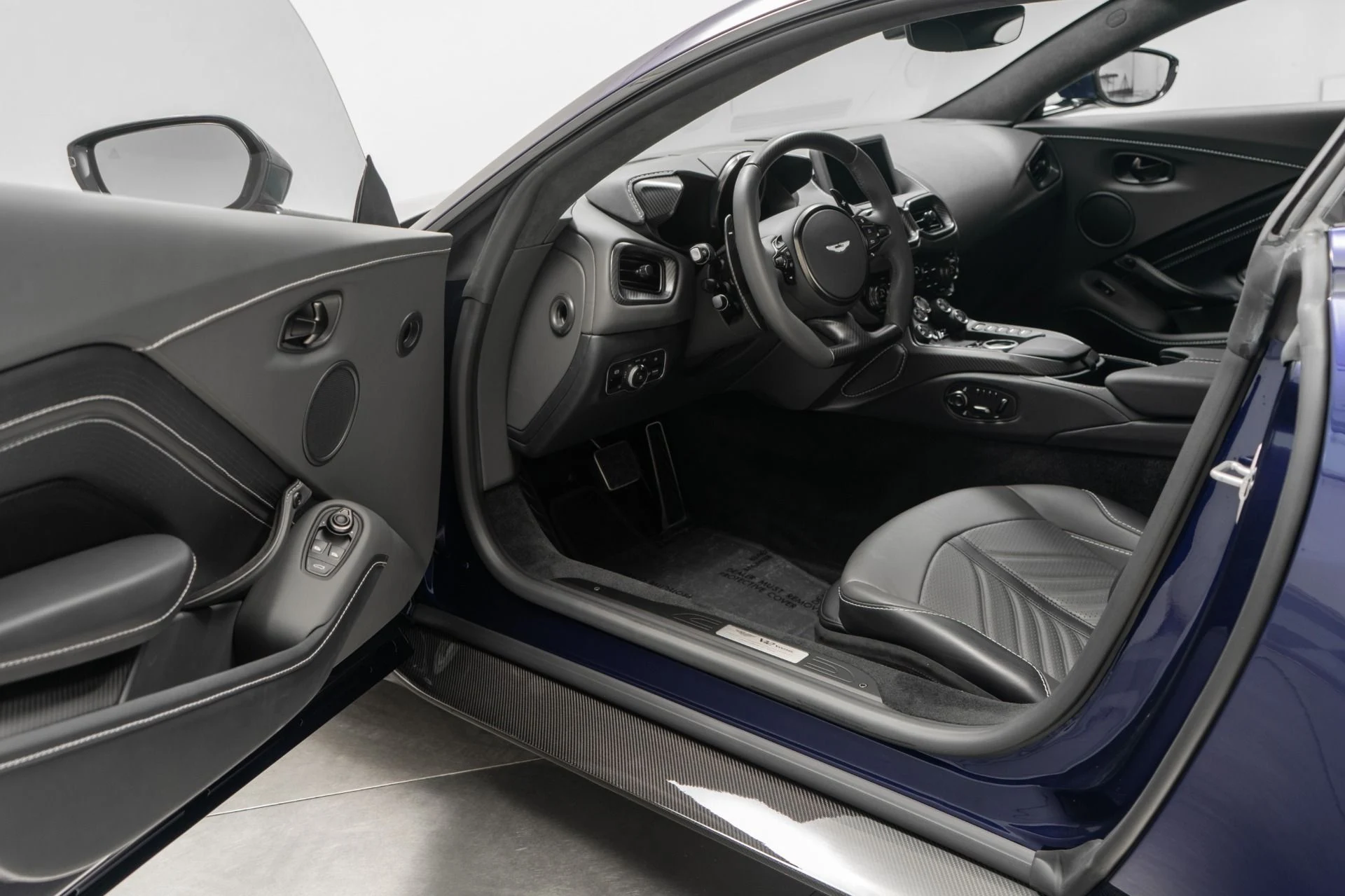 mph022_2526285917_Used_2023_Aston_Martin_Vantage_V12_1755616740_99740e8529