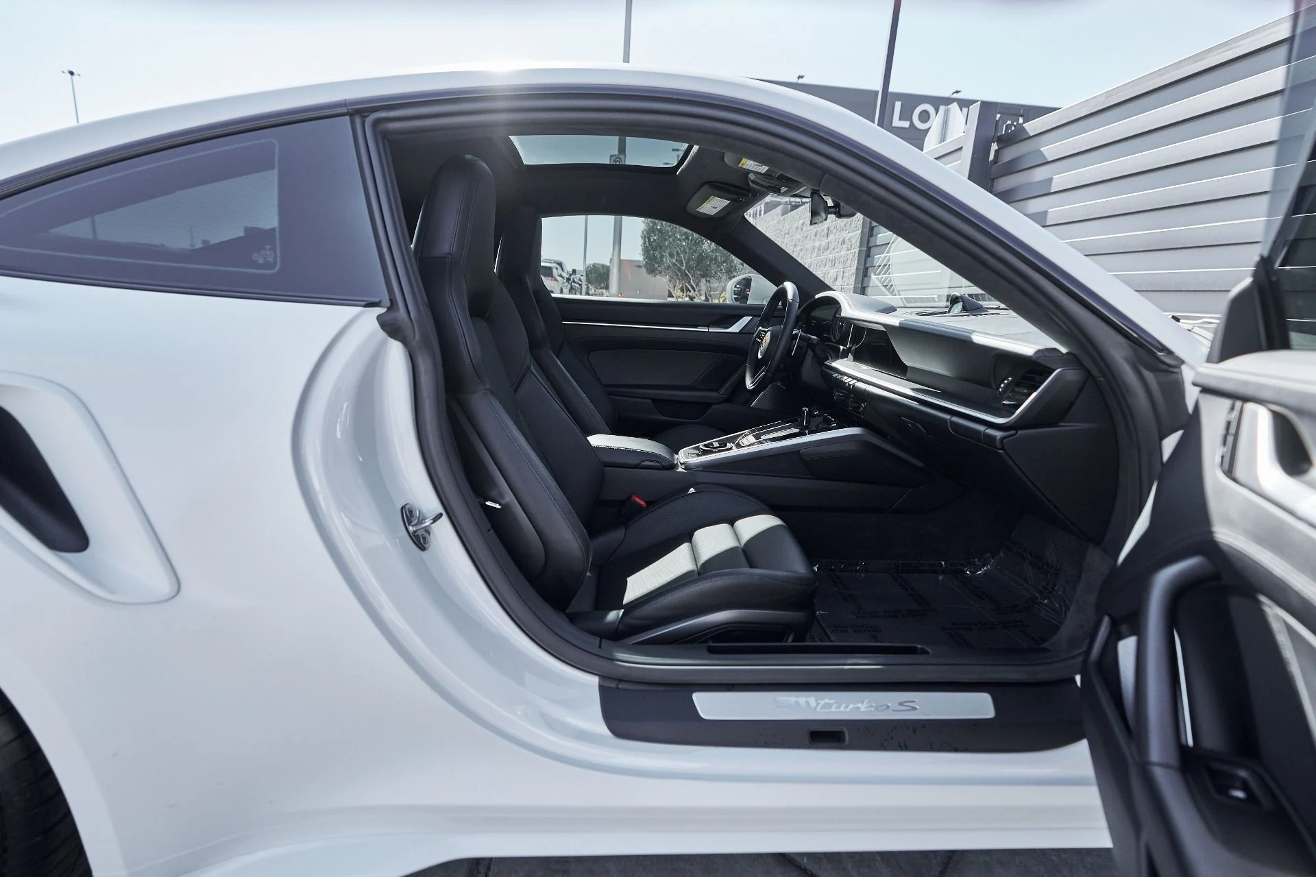 mph022_252727054_Used_2025_Porsche_911_Turbo_S_1762914247_90f8ae4d21