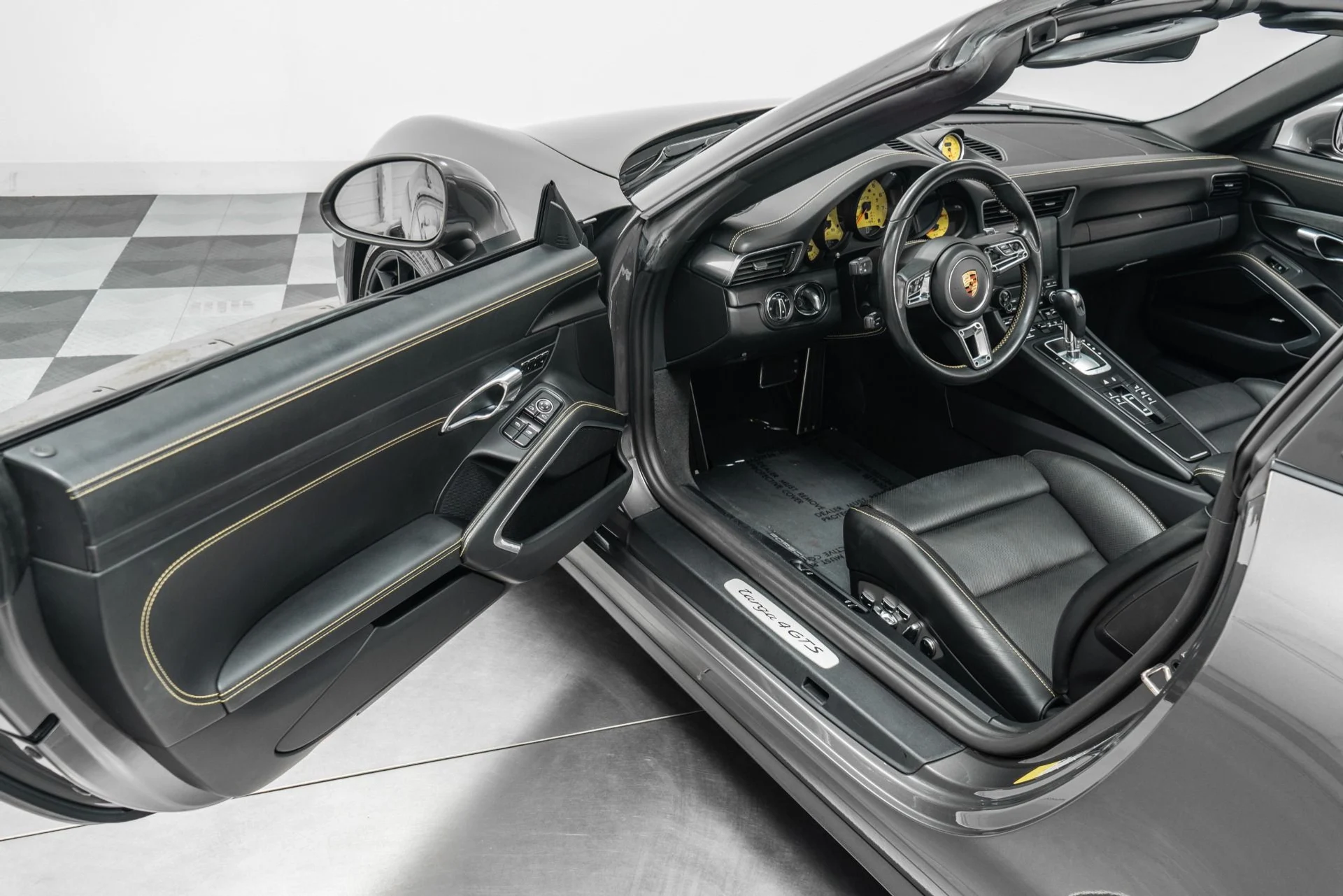 mph022_2527494188_Used_2018_Porsche_911_Targa_4_GTS_1781794965_c7fc9e3b0d
