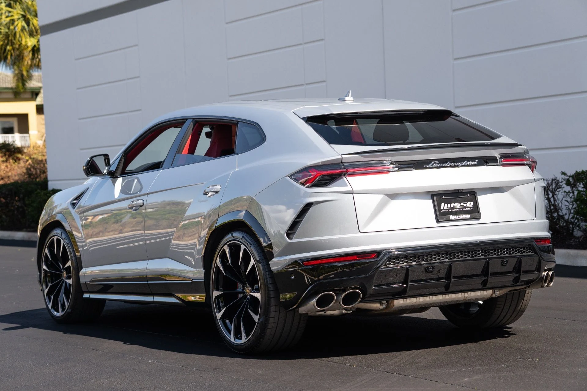 mph022_2534878486_Used_2022_Lamborghini_Urus_1770690392_9ce342cf51