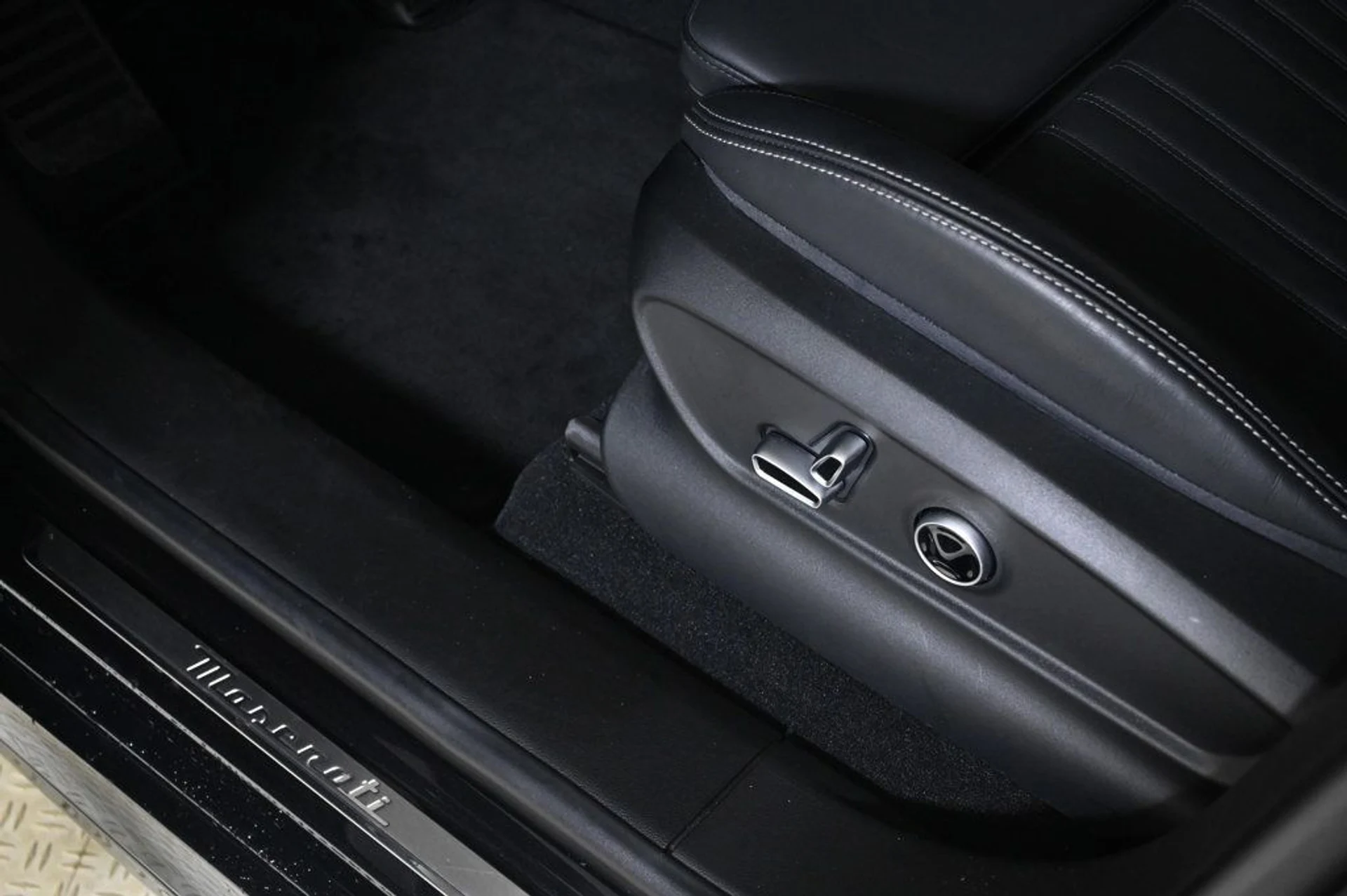 mph022_2540383861_used_2025_maserati_grecale_modena_11350_22967674_22_1024_d4e077195b