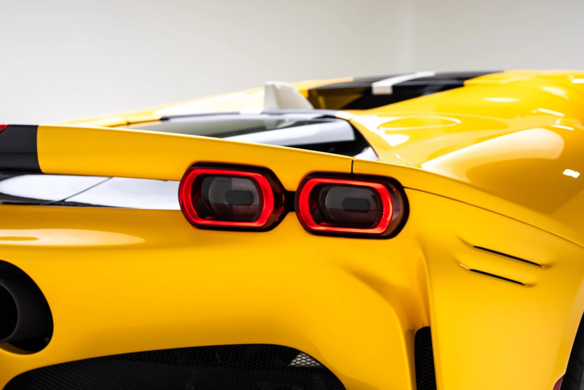 mph022_2543083779_Used_2024_Ferrari_SF_90_Spider_1770854329_ac40df39c5