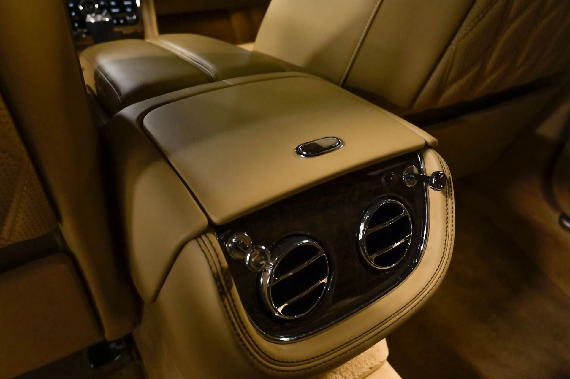 mph022_2543786873_Used_2017_Bentley_Mulsanne_1782570878_3009b38379