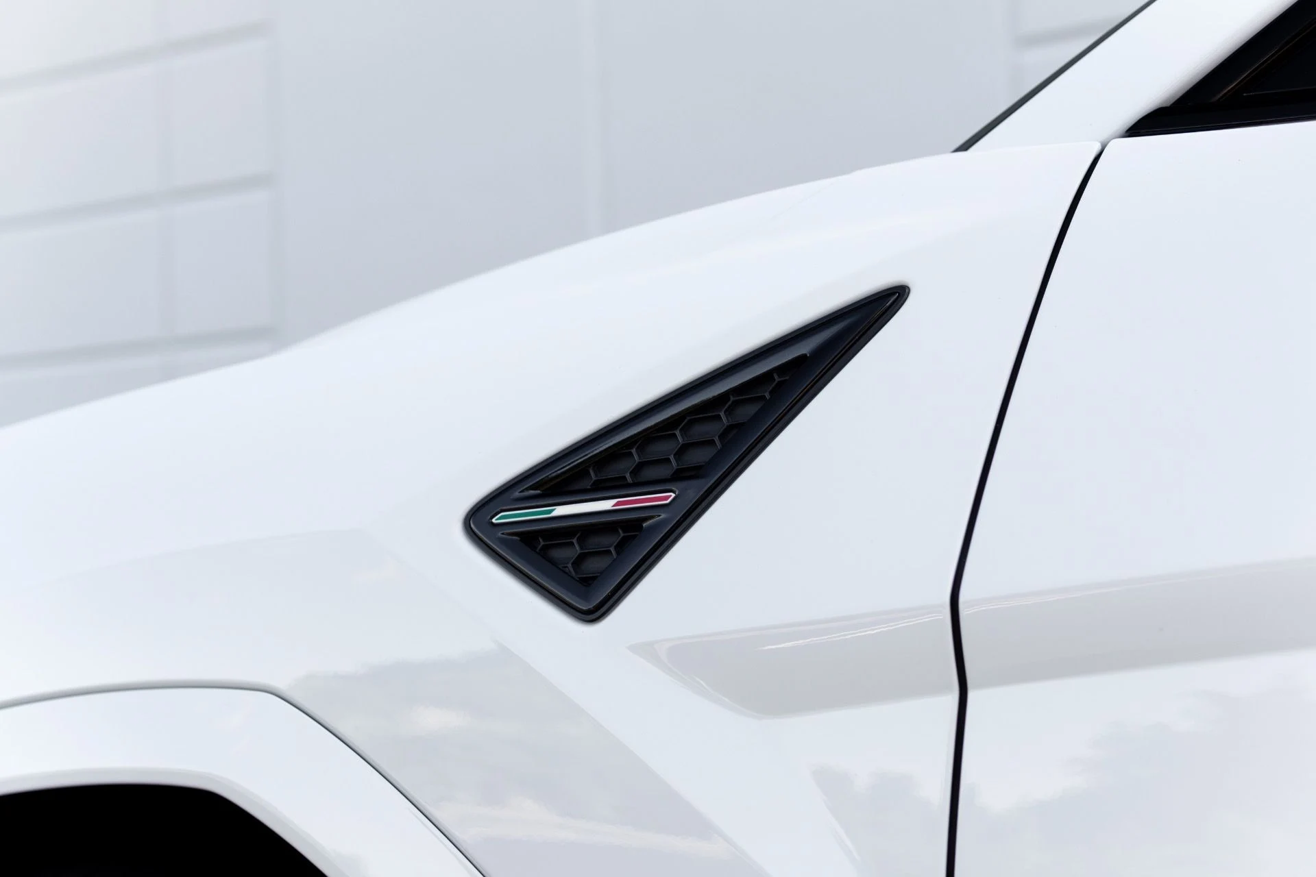 mph022_2549721008_Used_2021_Lamborghini_Urus_1767069879_0c744d88c9