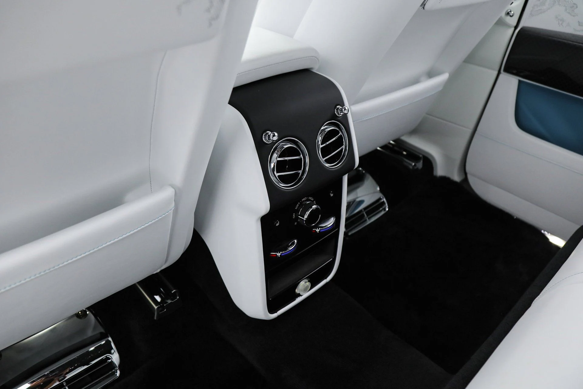 mph022_2561017455_ff3514a8df5a92451c24a3bfa34d15f2_c66ba747ca