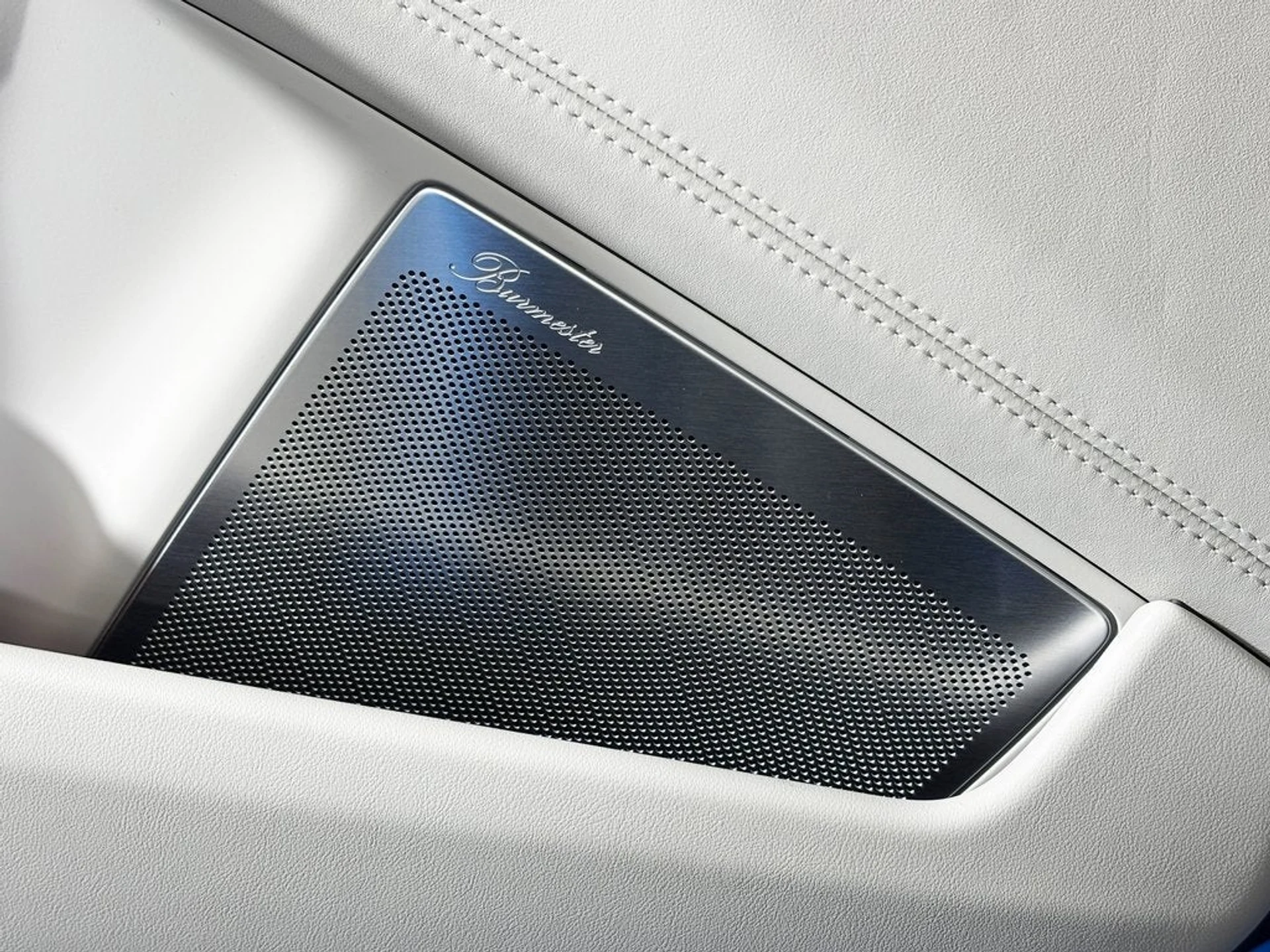 mph022_2561912120_23_3b22a8a883