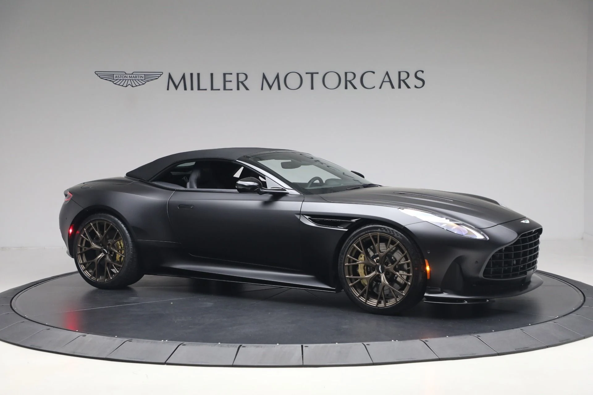 mph022_2562084063_Used_2024_Aston_Martin_DB_12_Volante_1778012465_6272372c07