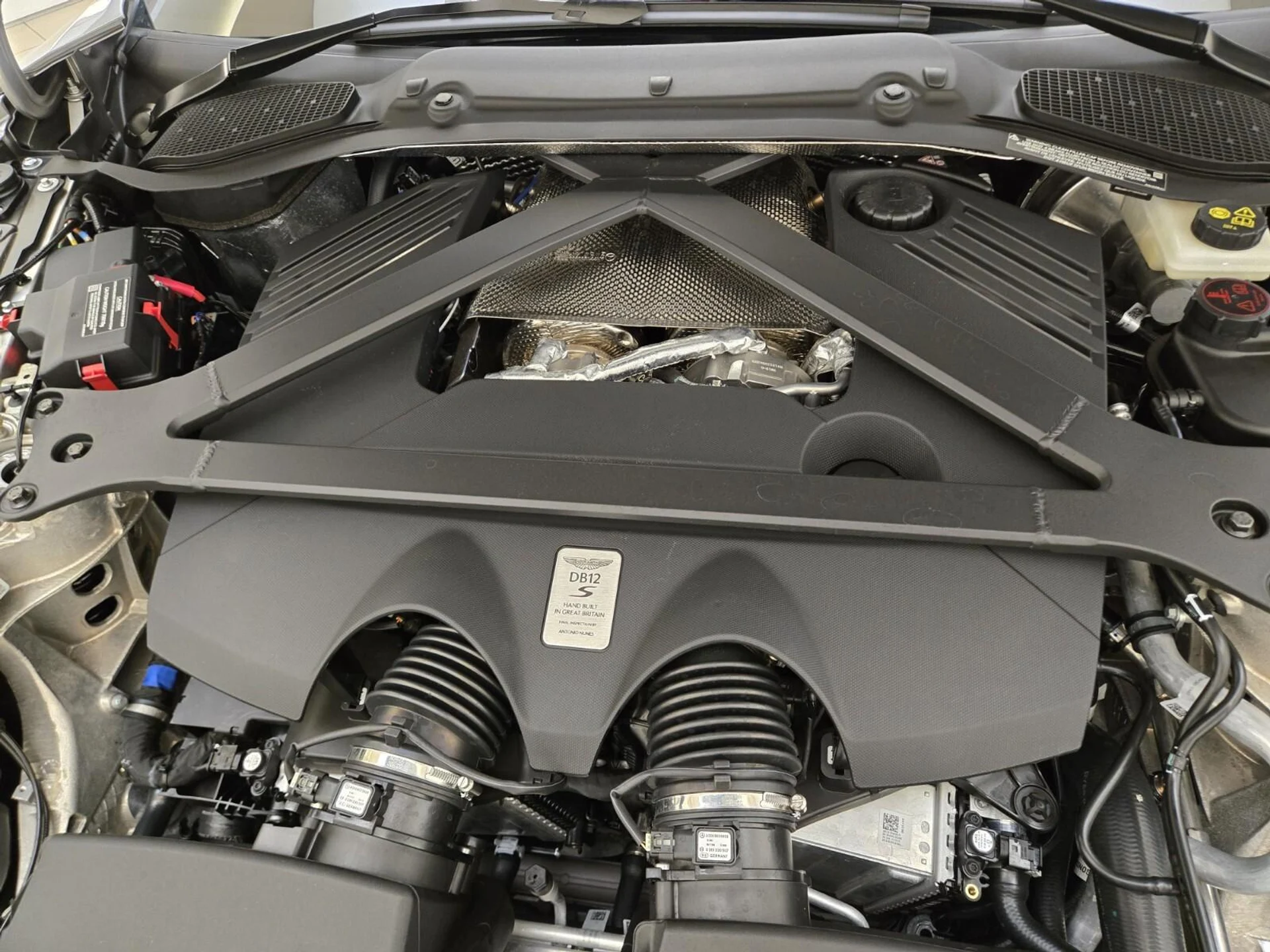 mph022_2571611017_New_2026_Aston_Martin_DB_12_1787289721_e832400920