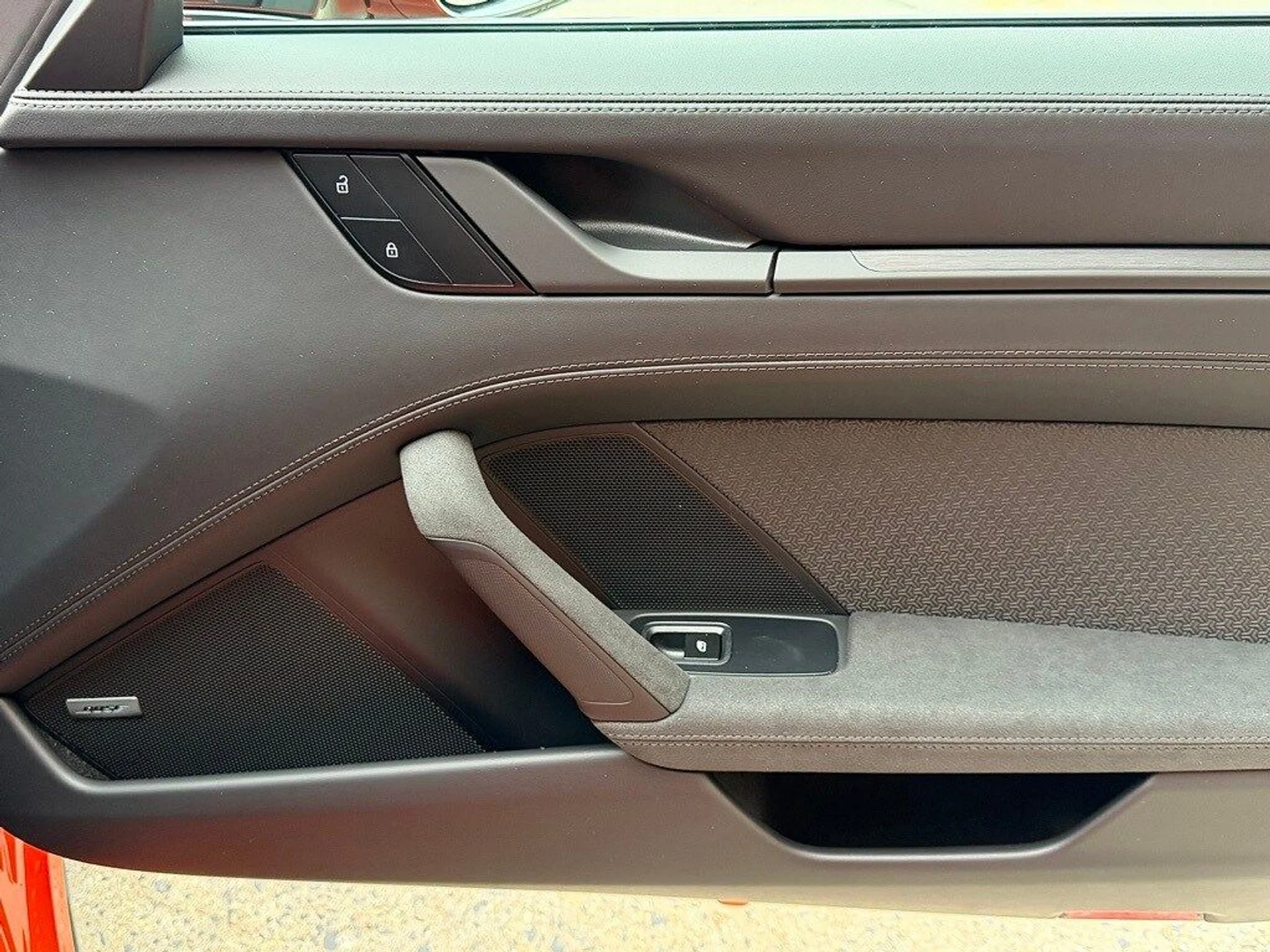 mph022_2573511086_28495a7e3b392fc2f8562b8f038de351x_3069bfa71b