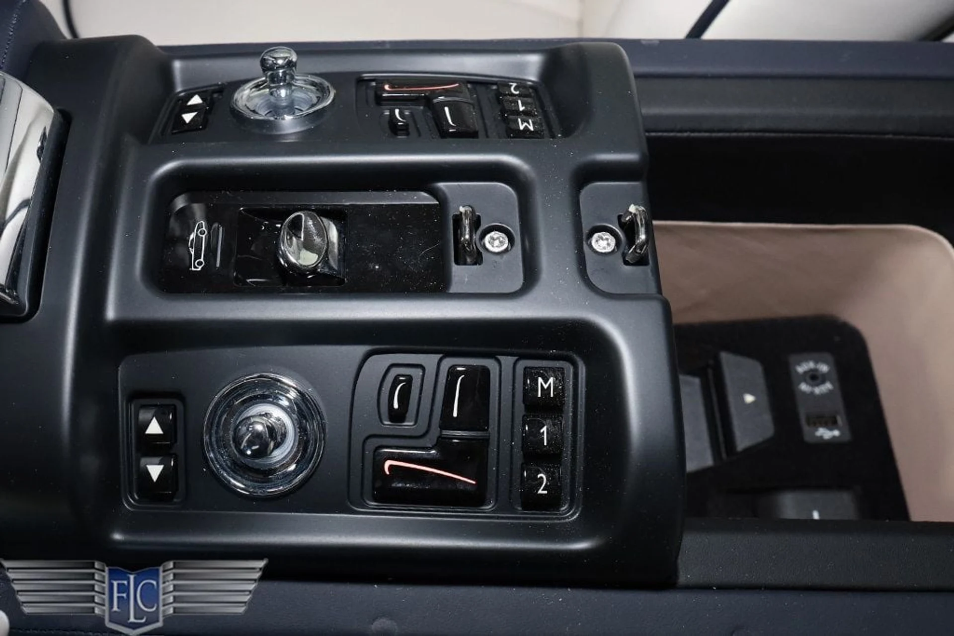 mph022_257443647_used_2017_rolls_royce_phantom_dropheadcoupe_9689_22945304_23_1024_e2156c748b