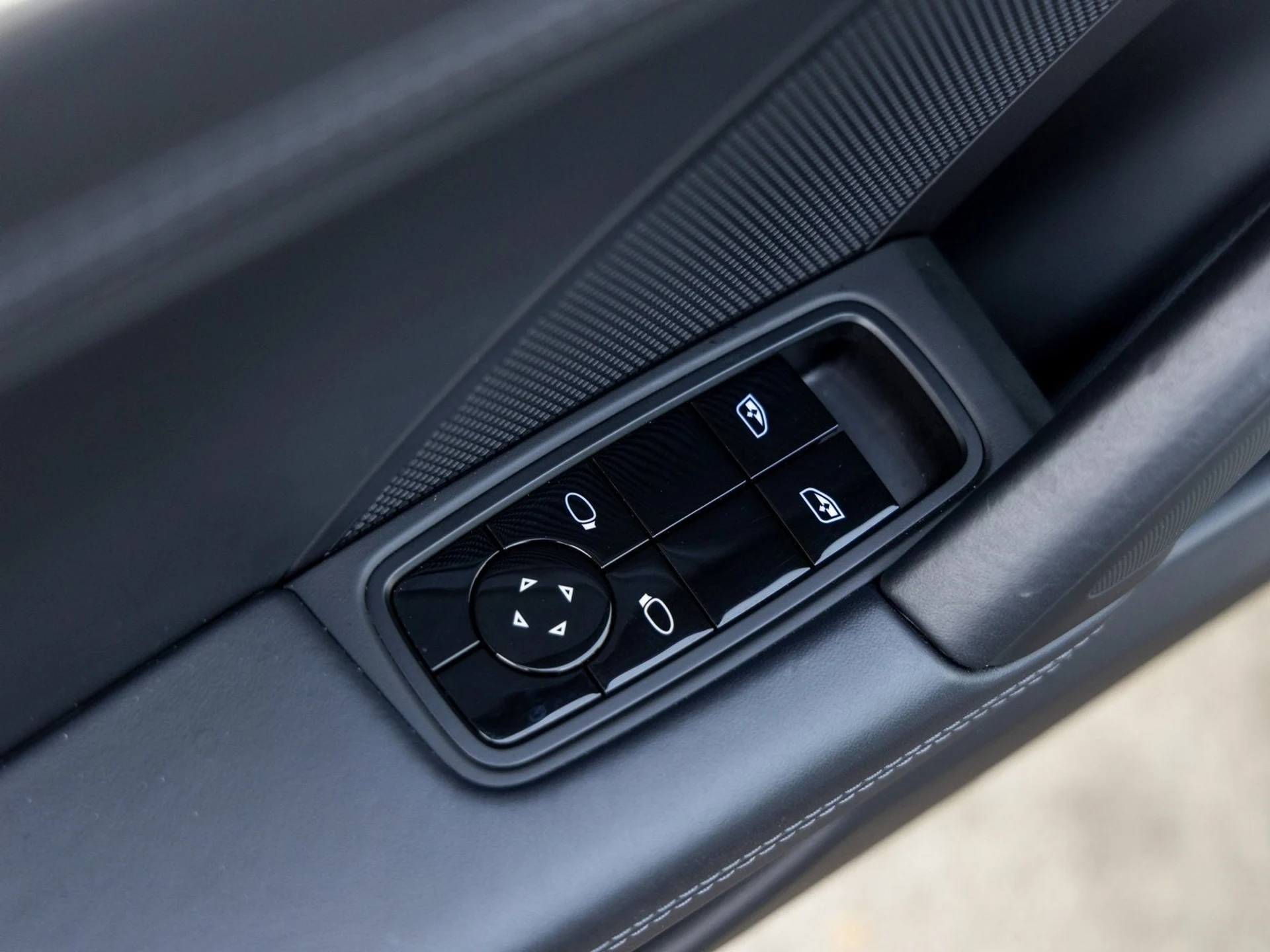 mph022_2574788593_23_694e235e69