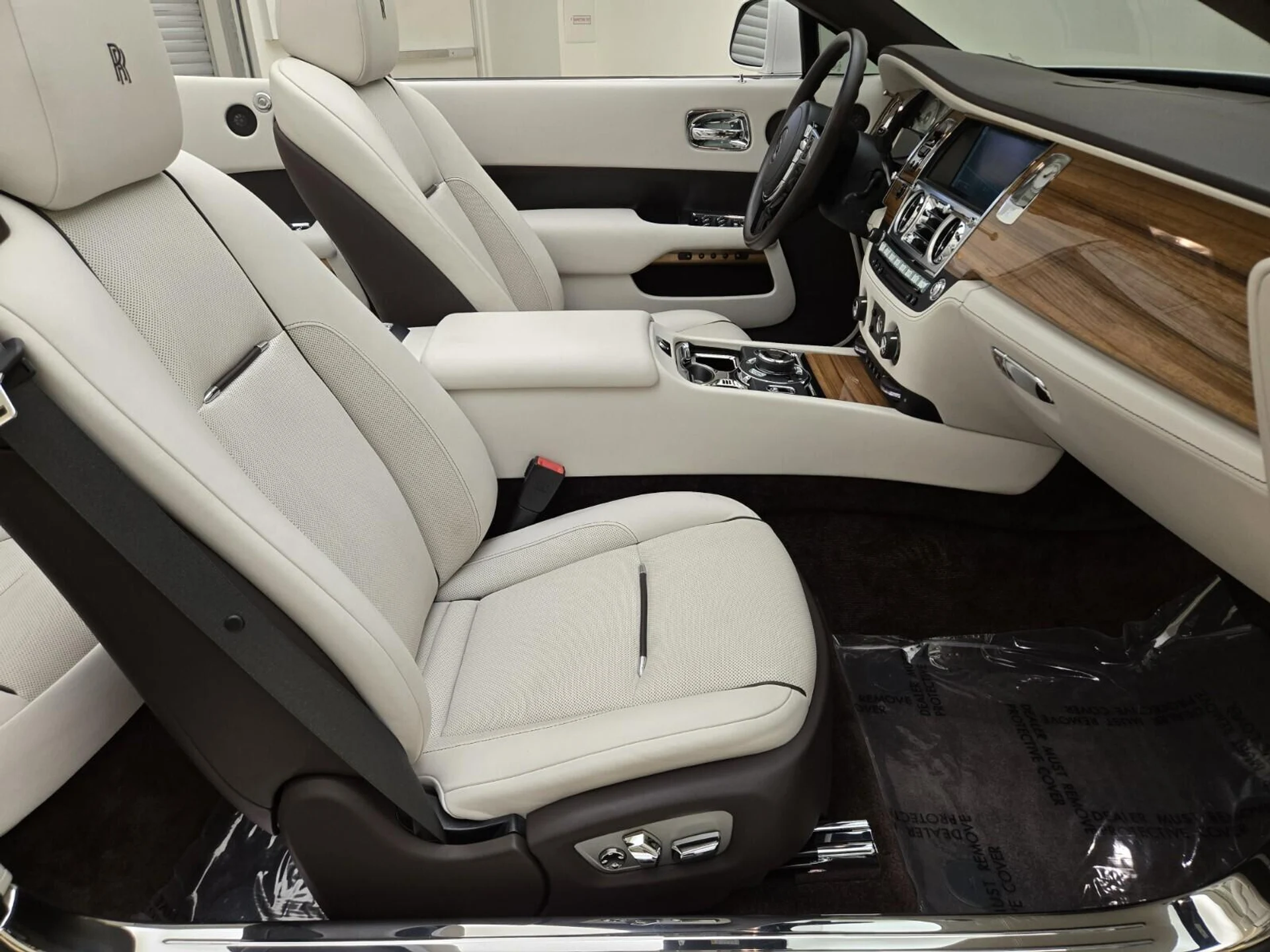 mph022_2578678548_Used_2016_Rolls_Royce_Dawn_1753165564_0ad54363db