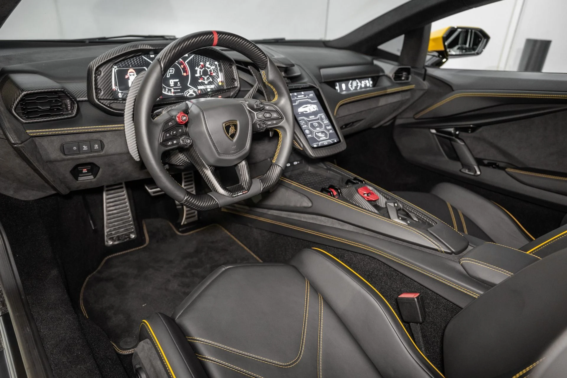 mph022_2582322163_Used_2024_Lamborghini_Revuelto_1760974364_8f6b17d9ee